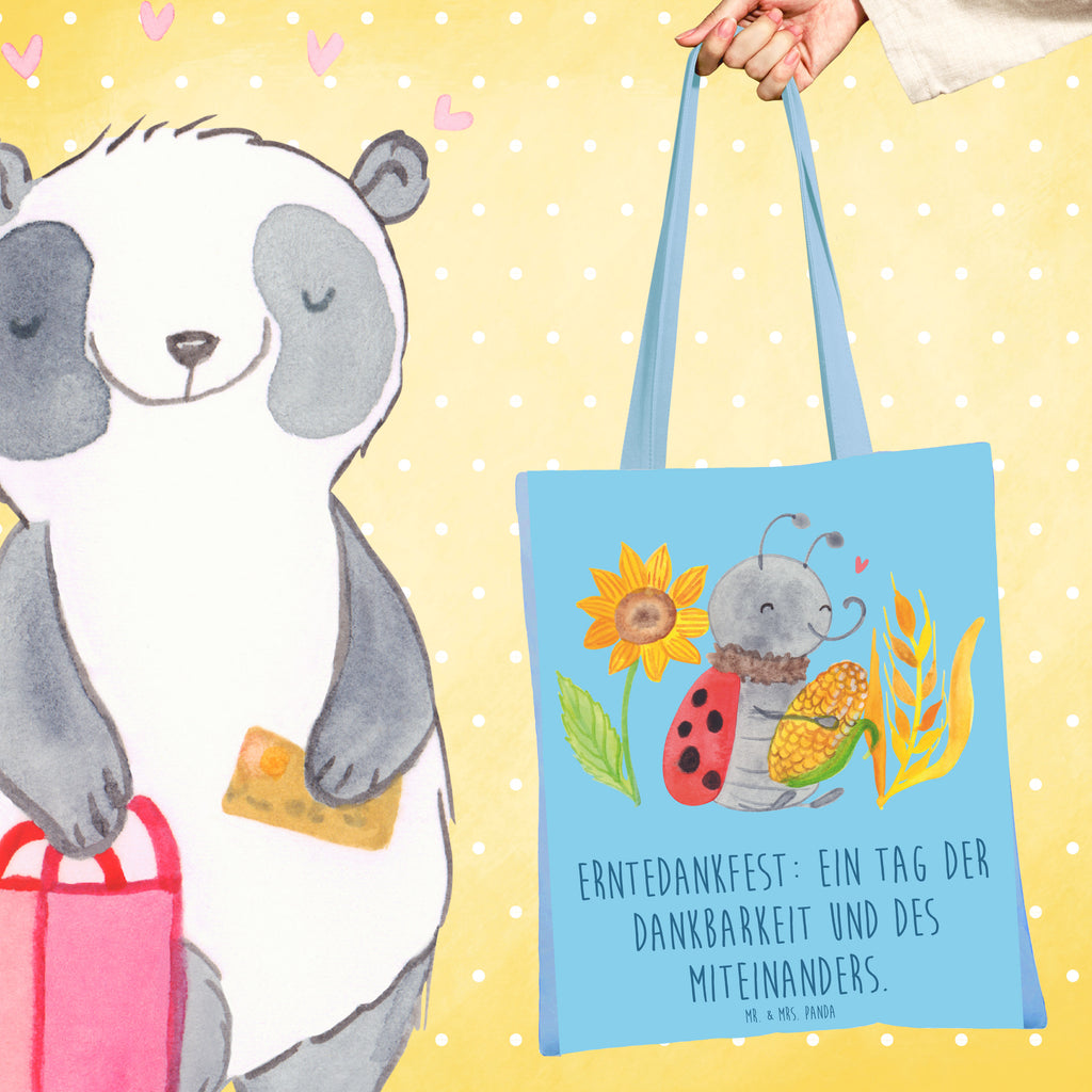 Tote bag Erntedankfest: Ein Tag der Dankbarkeit und des Miteinanders. Schultertasche, Jutetasche, Laptoptasche, Umhängetasche, Shopper, Tasche, Beuteltasche, Stoffbeutel, Strandtasche, Einkaufstasche, Tragetasche, Badetasche, Stofftasche, Jutebeutel, Einkaufstüte, Beutel, Erntedank, Erntedankfest, Erntedank Kindergarten, Erntedankspruch, Erntedank Sprüche, Erntedankfest deko, Erntedank Deko, Erntedank mit Kindern, Thanksgiving