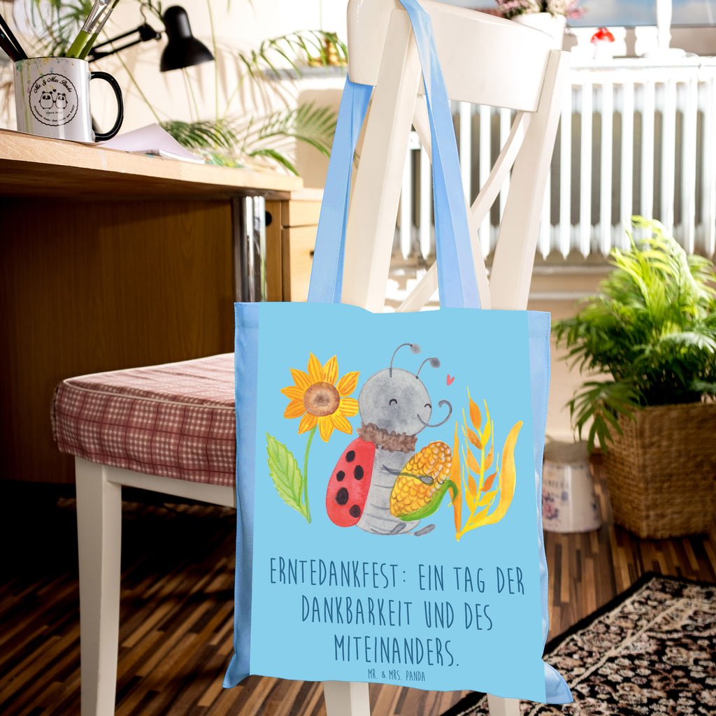 Tote bag Erntedankfest: Ein Tag der Dankbarkeit und des Miteinanders. Schultertasche, Jutetasche, Laptoptasche, Umhängetasche, Shopper, Tasche, Beuteltasche, Stoffbeutel, Strandtasche, Einkaufstasche, Tragetasche, Badetasche, Stofftasche, Jutebeutel, Einkaufstüte, Beutel, Erntedank, Erntedankfest, Erntedank Kindergarten, Erntedankspruch, Erntedank Sprüche, Erntedankfest deko, Erntedank Deko, Erntedank mit Kindern, Thanksgiving