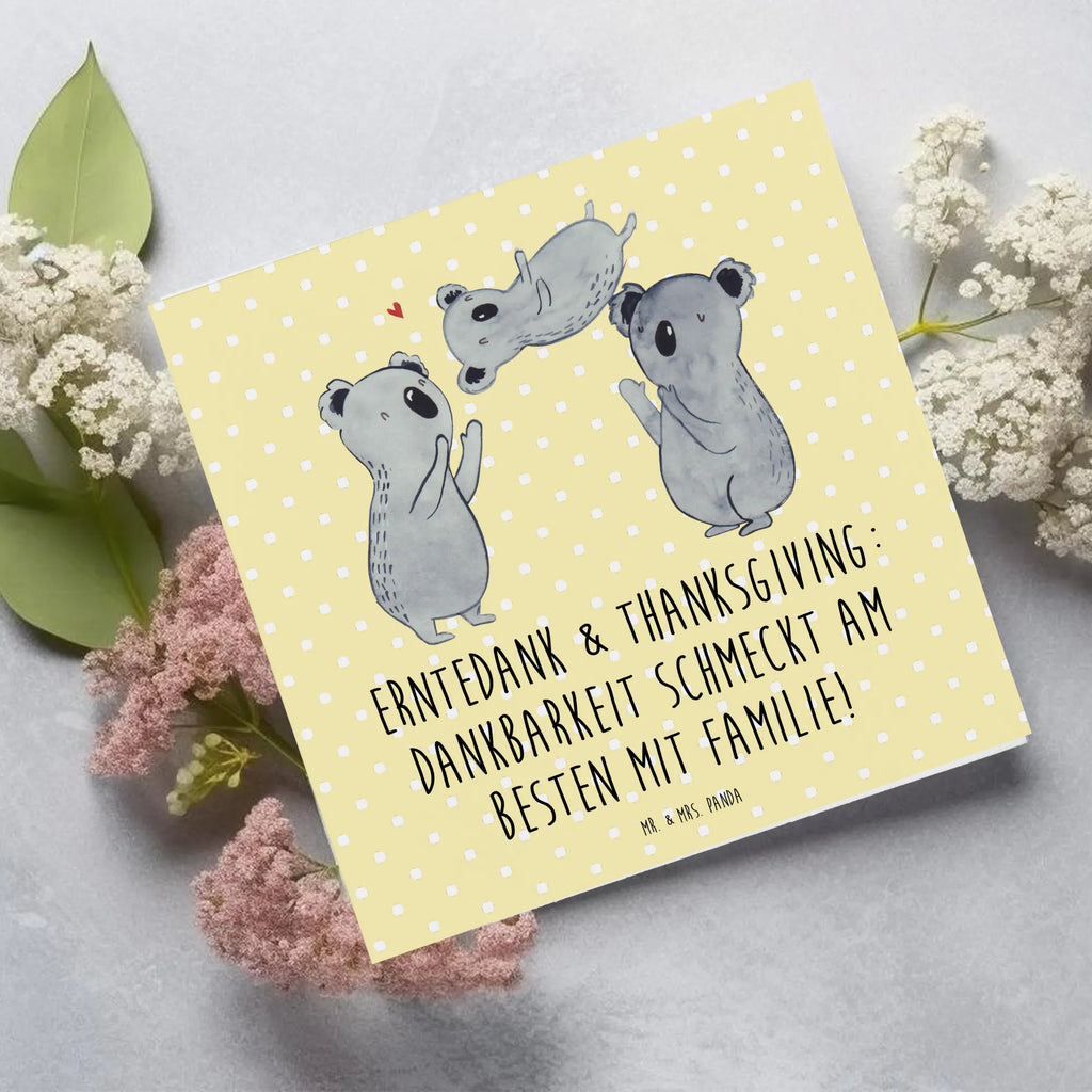 Deluxe Card Erntedank & Thanksgiving: Dankbarkeit schmeckt am besten mit Familie! Karte, Glückwunschkarte, Einladungskarte, Geburtstagskarte, Grußkarte, Hochwertige Klappkarte, Hochwertige Grußkarte, Hochzeitskarte, Klappkarte, Erntedank, Erntedankfest, Erntedank Kindergarten, Erntedankspruch, Erntedank Sprüche, Erntedankfest deko, Erntedank Deko, Erntedank mit Kindern, Thanksgiving