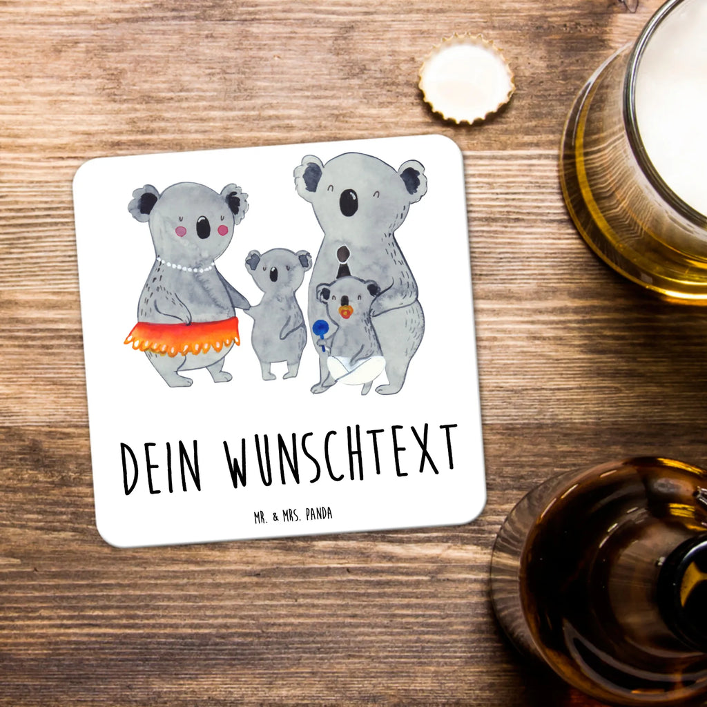 Personalisiertes Untersetzer Set Koala Familie Eckiges Untersetzer-Set Mit Namensdruck, Tischuntersetzer Mit Namensdruck, Getränke-Coaster Personalisiert, Universaluntersetzer Mit Namen, Umweltfreundlicher Untersetzer Mit Namensgravur, Getränkeuntersetzer Mit Namen, Tassenuntersetzer Mit Namensgravur, Holzuntersetzer Mit Namen, Kunststoffuntersetzer Mit Wunschname, Untersetzer Für Tassen Mit Wunschname, Rundes Untersetzer-Set Mit Wunschname, Untersetzer Für Becher Mit Namensgravur, Coaster Mit Wunschname, Motivuntersetzer Mit Wunschname, Becheruntersetzer Mit Namen, Dekoruntersetzer Mit Wunschname, Filzuntersetzer Mit Wunschname, Korkuntersetzer Mit Namensdruck, Handgemachter Untersetzer Mit Namen, Hitzebeständiger Untersetzer Mit Wunschname, Design-Untersetzer Mit Namensdruck, Nachhaltiger Untersetzer Mit Wunschname, Glasuntersetzer Mit Wunschnamen, Personalisierter Getränkeuntersetzer, Rutschfester Untersetzer Mit Namen, Tischschutzuntersetzer Mit Namen, Untersetzer Für Gläser Mit Namen, Familie, Vatertag, Muttertag, Bruder, Schwester, Mama, Papa, Oma, Opa, Koalas, Geschwister, Kinder, Koala, Family, Familienleben
