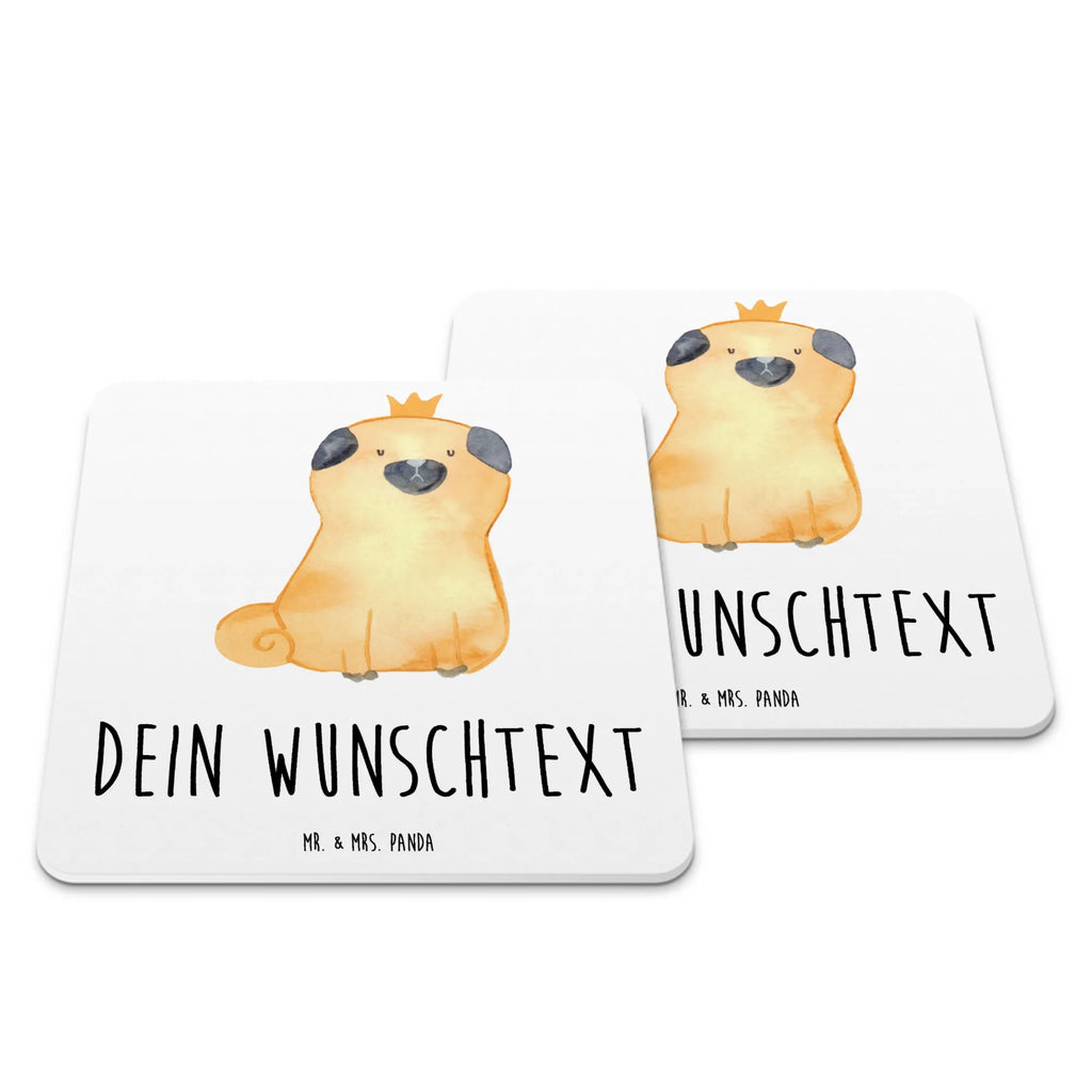 Personalisiertes Untersetzer Set Mops Krone Getränke-Coaster Personalisiert, Coaster Mit Wunschname, Tischuntersetzer Mit Namensdruck, Motivuntersetzer Mit Wunschname, Untersetzer Für Tassen Mit Wunschname, Dekoruntersetzer Mit Wunschname, Rundes Untersetzer-Set Mit Wunschname, Handgemachter Untersetzer Mit Namen, Nachhaltiger Untersetzer Mit Wunschname, Holzuntersetzer Mit Namen, Getränkeuntersetzer Mit Namen, Personalisierter Getränkeuntersetzer, Tischschutzuntersetzer Mit Namen, Glasuntersetzer Mit Wunschnamen, Untersetzer Für Gläser Mit Namen, Universaluntersetzer Mit Namen, Untersetzer Für Becher Mit Namensgravur, Becheruntersetzer Mit Namen, Tassenuntersetzer Mit Namensgravur, Design-Untersetzer Mit Namensdruck, Umweltfreundlicher Untersetzer Mit Namensgravur, Hitzebeständiger Untersetzer Mit Wunschname, Korkuntersetzer Mit Namensdruck, Kunststoffuntersetzer Mit Wunschname, Rutschfester Untersetzer Mit Namen, Filzuntersetzer Mit Wunschname, Eckiges Untersetzer-Set Mit Namensdruck, Hund, Hundemotiv, Haustier, Hunderasse, Tierliebhaber, Hundebesitzer, Sprüche, Mops, Hundebesitzer. Spruch, Hausregel, allergisch, kinderlos, lustig