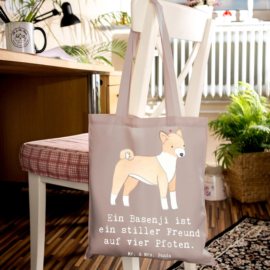 Tote bag Ein Basenji ist ein stiller Freund auf vier Pfoten. Stofftasche, Beutel, Laptoptasche, Tragetasche, Einkaufstasche, Shopper, Schultertasche, Stoffbeutel, Umhängetasche, Tasche, Strandtasche, Jutebeutel, Beuteltasche, Jutetasche, Badetasche, Einkaufstüte, Hund, Hunderasse, Rassehund, Hundebesitzer, Geschenk, Tierfreund, Schenken, Welpe
