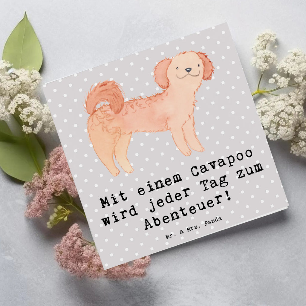 Deluxe Card Mit einem Cavapoo wird jeder Tag zum Abenteuer! Hochwertige Klappkarte, Geburtstagskarte, Hochzeitskarte, Klappkarte, Karte, Hochwertige Grußkarte, Einladungskarte, Glückwunschkarte, Grußkarte, Hund, Hunderasse, Rassehund, Hundebesitzer, Geschenk, Tierfreund, Schenken, Welpe