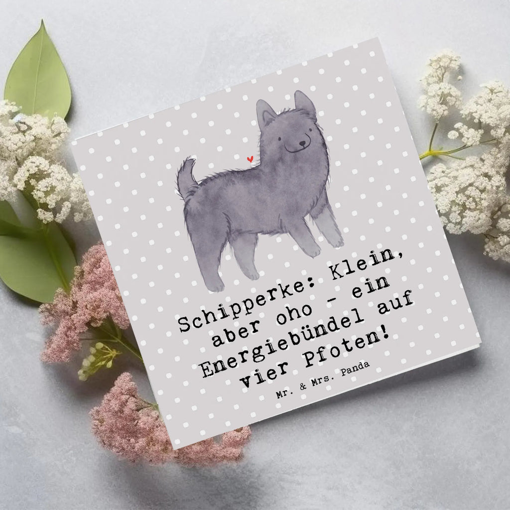 Deluxe Card Schipperke: Klein, aber oho - ein Energiebündel auf vier Pfoten! Karte, Grußkarte, Geburtstagskarte, Glückwunschkarte, Klappkarte, Hochwertige Klappkarte, Hochwertige Grußkarte, Einladungskarte, Hochzeitskarte, Hund, Hunderasse, Rassehund, Hundebesitzer, Geschenk, Tierfreund, Schenken, Welpe