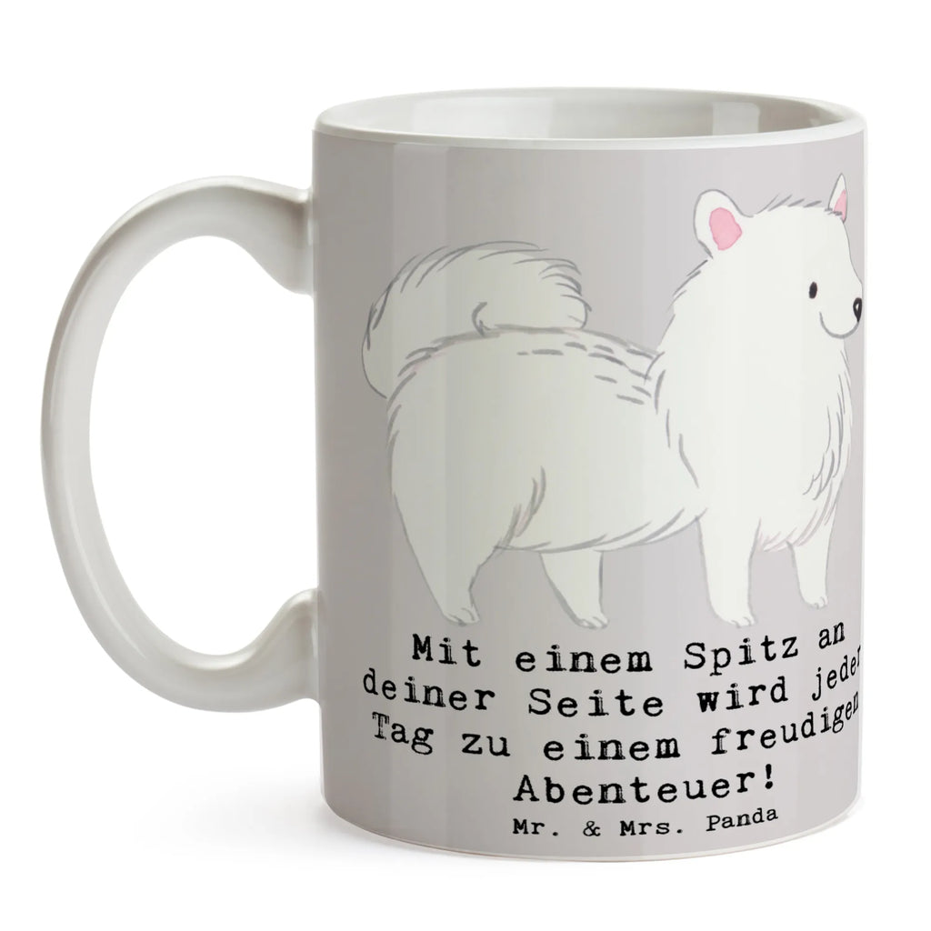 Mug Mit einem Spitz an deiner Seite wird jeder Tag zu einem freudigen Abenteuer! Geschenktasse, Keramiktasse, Kaffeetasse, Teetasse, Tasse, Bürotasse, Tasse mit Motiven, Tasse mit Zitaten, Porzellantasse, Hund, Hunderasse, Rassehund, Hundebesitzer, Geschenk, Tierfreund, Schenken, Welpe