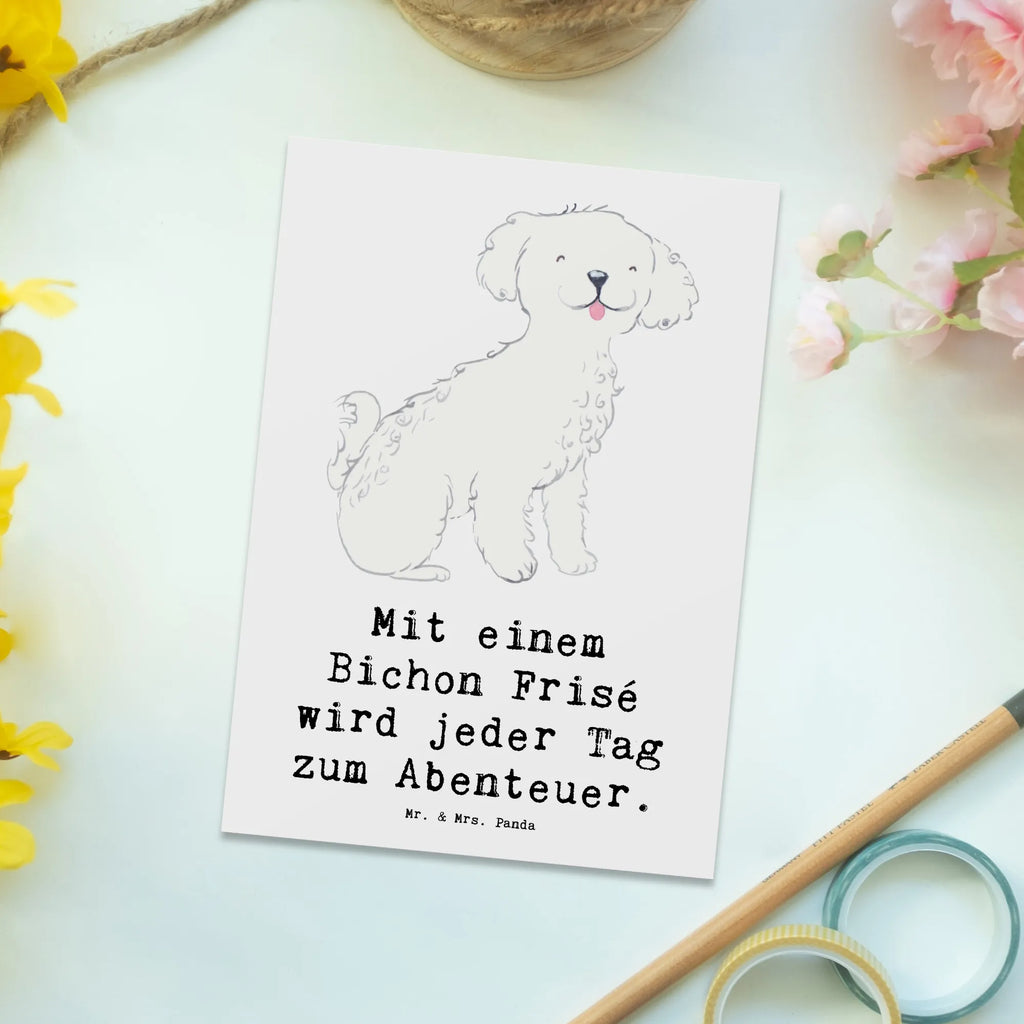 Postcard Mit einem Bichon Frisé wird jeder Tag zum Abenteuer. Karte, Ansichtskarten, Geschenkkarte, Einladungskarte, Geburtstagskarte, Ansichtskarte, Postkarte, Dankeskarte, Grußkarte, Einladung, Einladungskarten Geburtstag, Einladung Geburtstag, Hund, Hunderasse, Rassehund, Hundebesitzer, Geschenk, Tierfreund, Schenken, Welpe