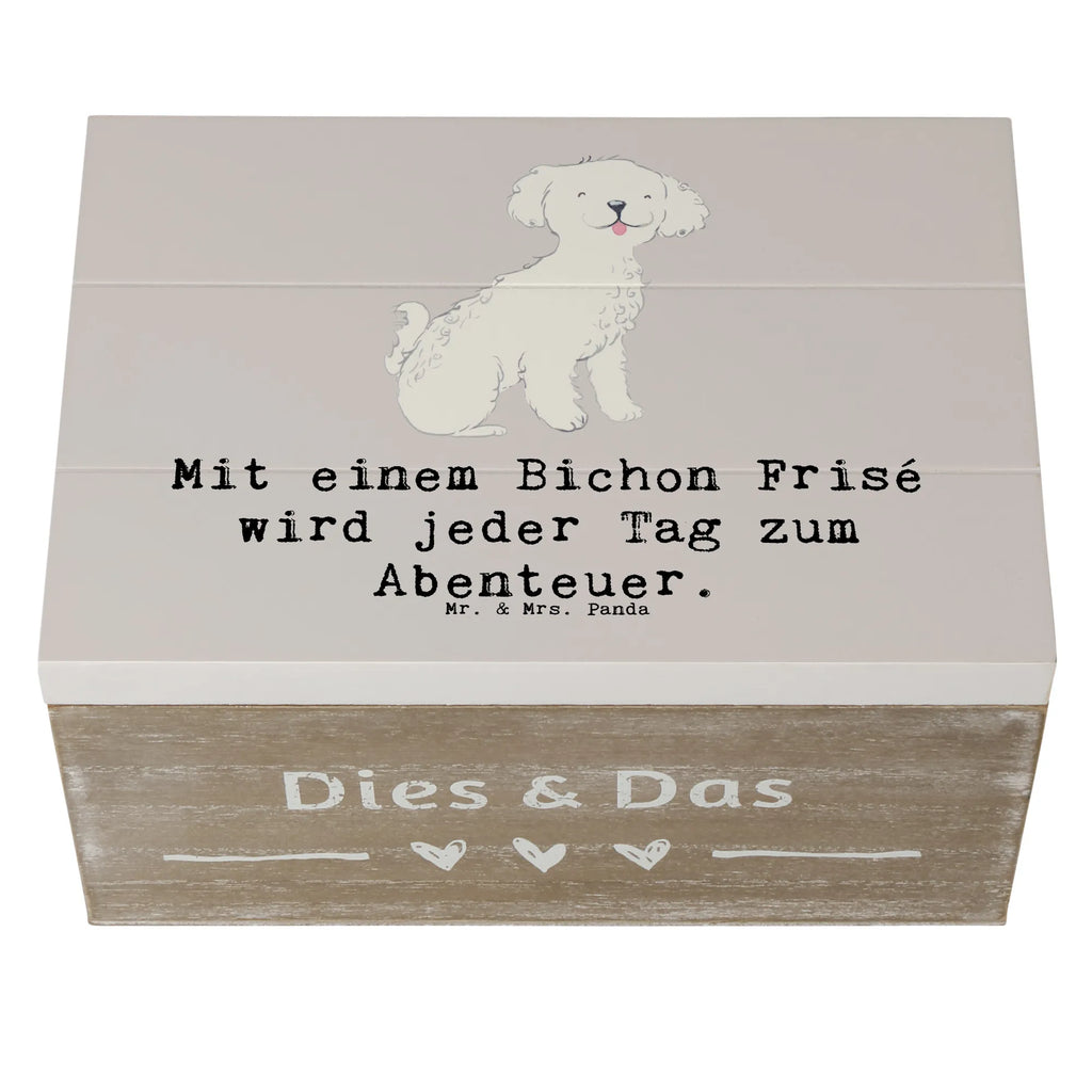 Holzkiste Mit einem Bichon Frisé wird jeder Tag zum Abenteuer. Dekokiste, Geschenkbox, XXL, Schatzkiste, Holzkiste, Erinnerungsbox, Schatulle, Truhe, Geschenkdose, Erinnerungskiste, Aufbewahrungsbox, Kiste, Hund, Hunderasse, Rassehund, Hundebesitzer, Geschenk, Tierfreund, Schenken, Welpe