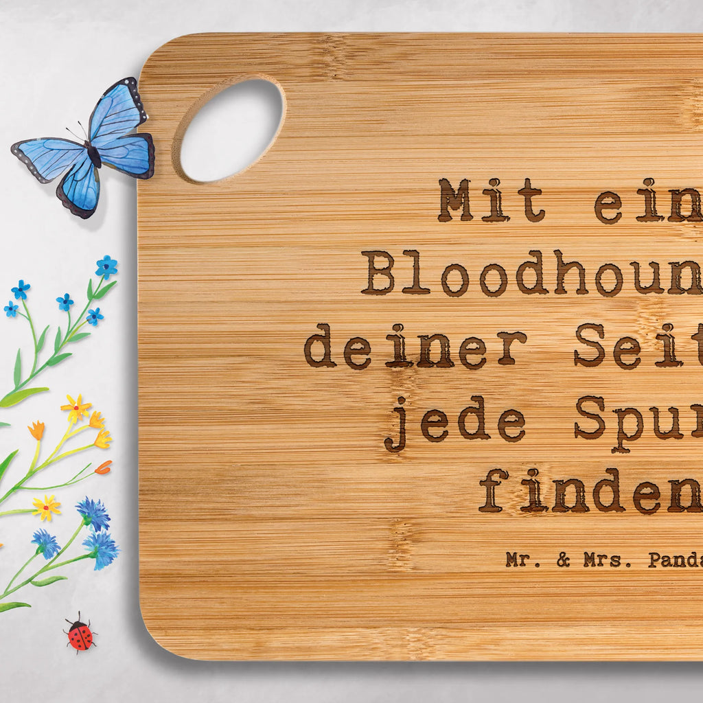 Bamboo chopping board Saying Mit einem Bloodhound an deiner Seite ist jede Spur zu finden. breakfast, solid, cutting block, board, engraving, slices, robust, breakfast board, carving board, nature, dulcimer, bamboo, cutting board, kitchen board, wood, kitchen, Dog, dog breed, purebred dog, dog owner, gift, animal lover, giving, puppy