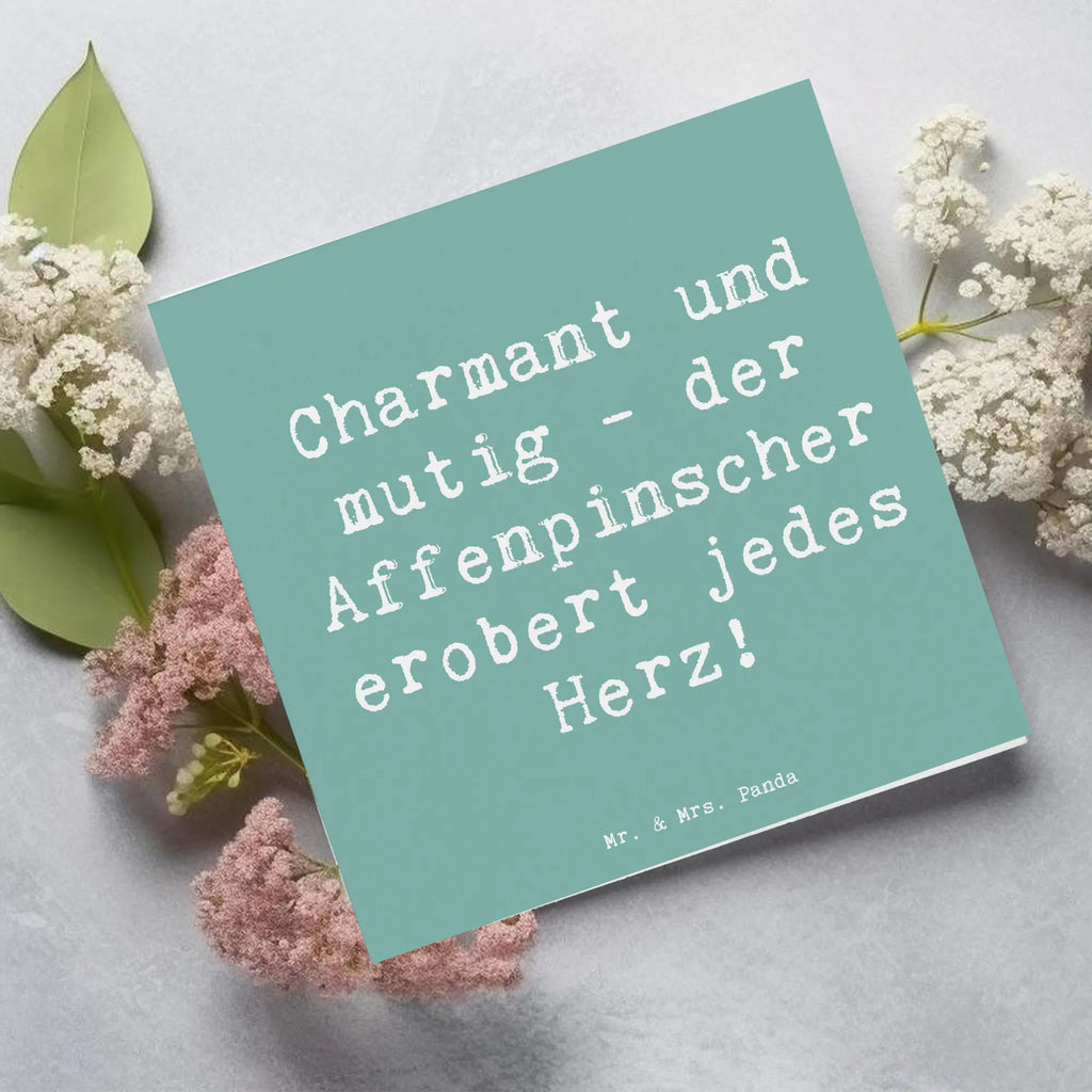 Deluxe Card Saying Charmant und mutig - der Affenpinscher erobert jedes Herz! Hochwertige Grußkarte, Geburtstagskarte, Glückwunschkarte, Hochzeitskarte, Einladungskarte, Karte, Grußkarte, Klappkarte, Hochwertige Klappkarte, Hund, Hunderasse, Rassehund, Hundebesitzer, Geschenk, Tierfreund, Schenken, Welpe