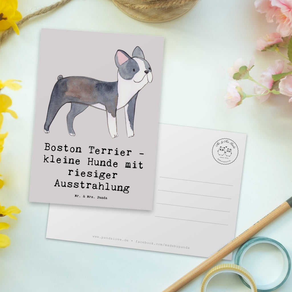 Postcard Boston Terrier - kleine Hunde mit riesiger Ausstrahlung Grußkarte, Einladungskarte, Dankeskarte, Einladung, Geschenkkarte, Ansichtskarten, Karte, Einladung Geburtstag, Einladungskarten Geburtstag, Postkarte, Ansichtskarte, Geburtstagskarte, Hund, Hunderasse, Rassehund, Hundebesitzer, Geschenk, Tierfreund, Schenken, Welpe