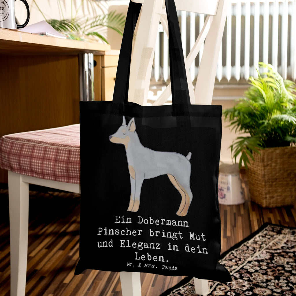 Tote bag Ein Dobermann Pinscher bringt Mut und Eleganz in dein Leben. Beuteltasche, Einkaufstasche, Tasche, Einkaufstüte, Beutel, Tragetasche, Umhängetasche, Jutebeutel, Jutetasche, Laptoptasche, Schultertasche, Shopper, Stoffbeutel, Strandtasche, Badetasche, Stofftasche, Hund, Hunderasse, Rassehund, Hundebesitzer, Geschenk, Tierfreund, Schenken, Welpe