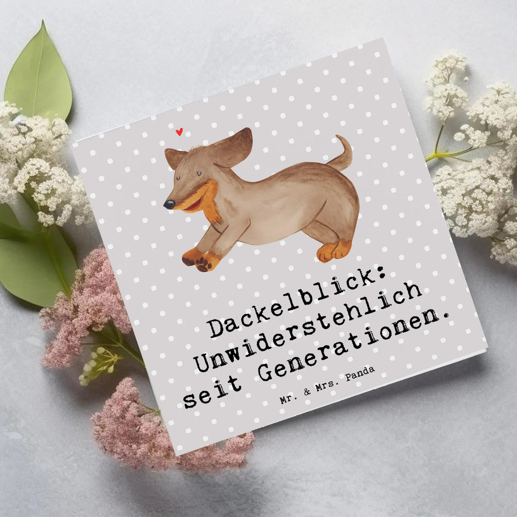 Deluxe Card Dackelblick: Unwiderstehlich seit Generationen. Karte, Hochwertige Klappkarte, Grußkarte, Einladungskarte, Geburtstagskarte, Hochzeitskarte, Glückwunschkarte, Hochwertige Grußkarte, Klappkarte, Hund, Hunderasse, Rassehund, Hundebesitzer, Geschenk, Tierfreund, Schenken, Welpe