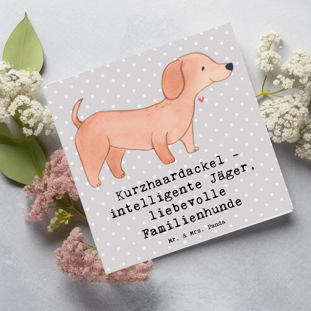 Deluxe Card Kurzhaardackel - intelligente Jäger, liebevolle Familienhunde Karte, Hochwertige Grußkarte, Geburtstagskarte, Einladungskarte, Hochwertige Klappkarte, Hochzeitskarte, Grußkarte, Glückwunschkarte, Klappkarte, Hund, Hunderasse, Rassehund, Hundebesitzer, Geschenk, Tierfreund, Schenken, Welpe