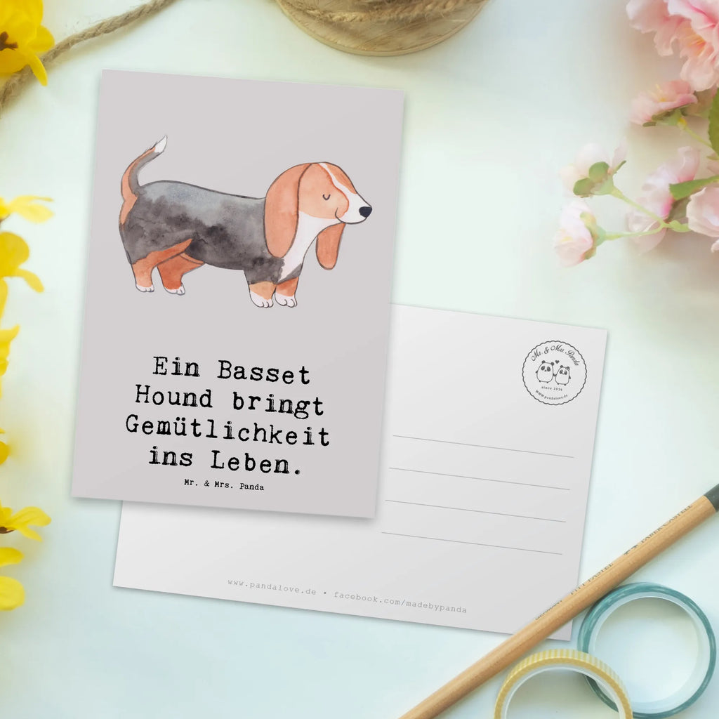 Postcard Ein Basset Hound bringt Gemütlichkeit ins Leben. Einladungskarten Geburtstag, Karte, Grußkarte, Ansichtskarten, Einladung Geburtstag, Einladungskarte, Postkarte, Dankeskarte, Einladung, Geburtstagskarte, Ansichtskarte, Geschenkkarte, Hund, Hunderasse, Rassehund, Hundebesitzer, Geschenk, Tierfreund, Schenken, Welpe