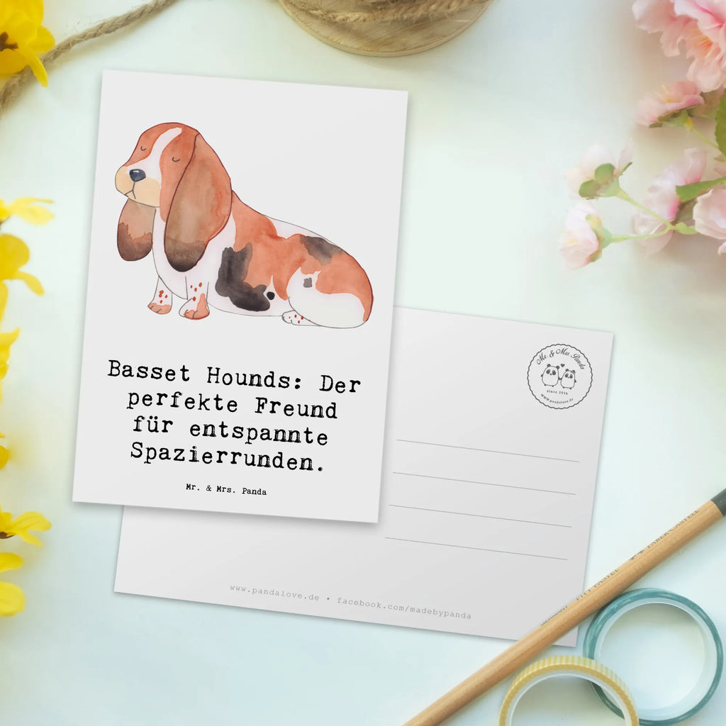 Postcard Basset Hounds: Der perfekte Freund für entspannte Spazierrunden. Karte, Geburtstagskarte, Dankeskarte, Ansichtskarte, Einladung Geburtstag, Grußkarte, Geschenkkarte, Ansichtskarten, Einladungskarten Geburtstag, Einladung, Postkarte, Einladungskarte, Hund, Hunderasse, Rassehund, Hundebesitzer, Geschenk, Tierfreund, Schenken, Welpe