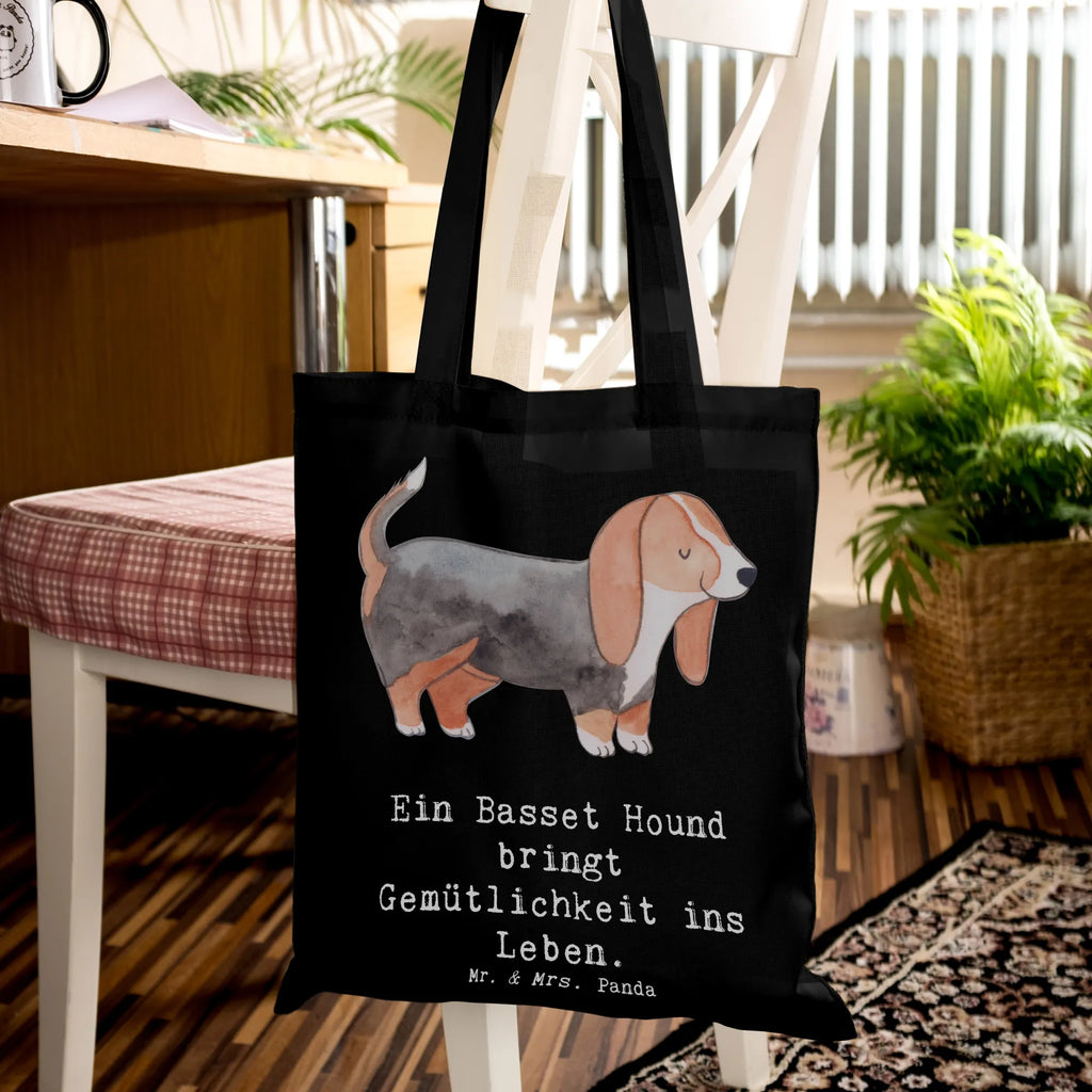 Tote bag Ein Basset Hound bringt Gemütlichkeit ins Leben. Einkaufstasche, Tragetasche, Shopper, Umhängetasche, Jutetasche, Stoffbeutel, Schultertasche, Badetasche, Tasche, Einkaufstüte, Beutel, Laptoptasche, Jutebeutel, Beuteltasche, Strandtasche, Stofftasche, Hund, Hunderasse, Rassehund, Hundebesitzer, Geschenk, Tierfreund, Schenken, Welpe