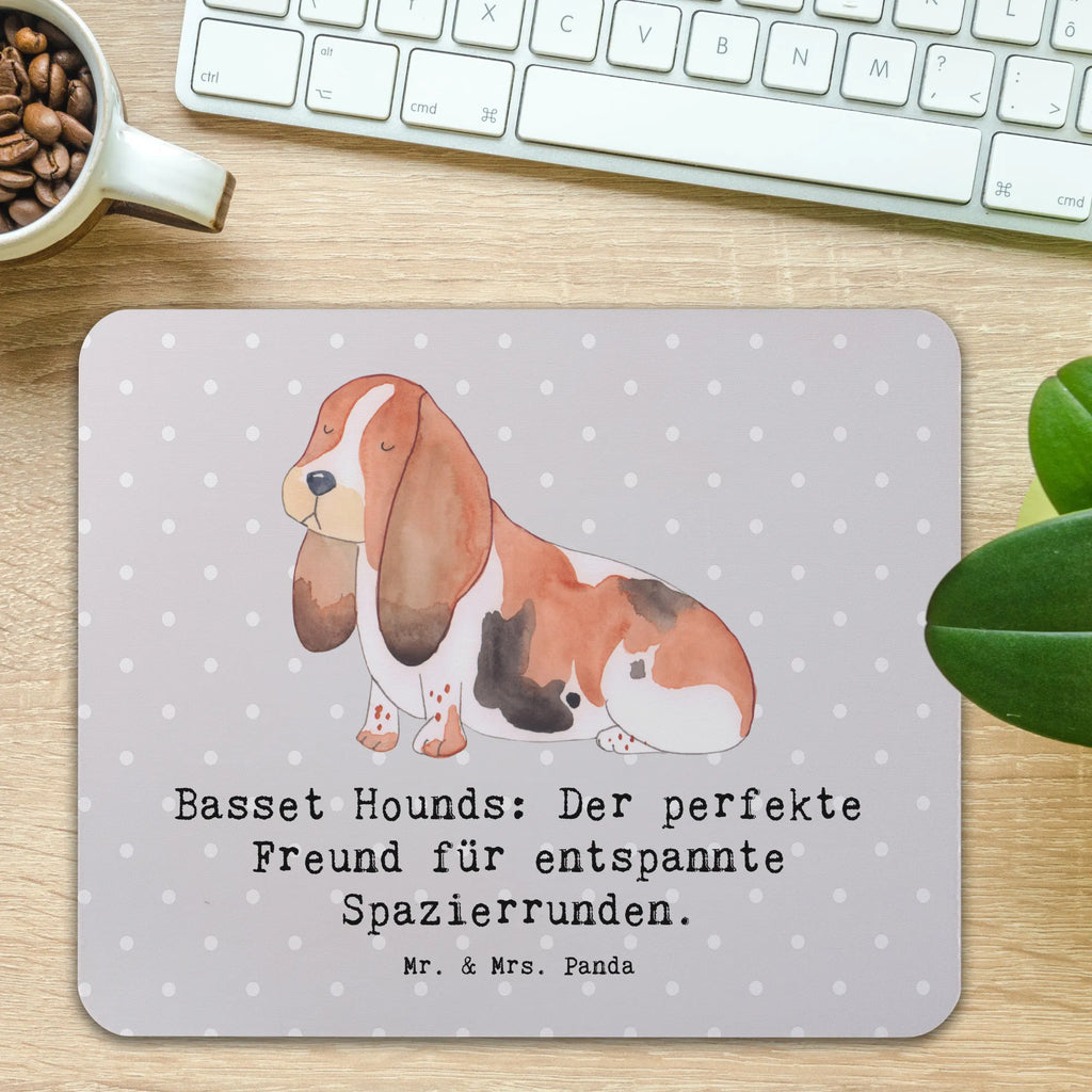 Mouse mat Basset Hounds: Der perfekte Freund für entspannte Spazierrunden. Designer Mauspad, Mousepad, Mausunterlage, PC Zubehör, Computer zubehör, Mauspad Büro, Büroausstattung, Arbeitszimmer, Einzigartiges Mauspad, Mauspad, Hund, Hunderasse, Rassehund, Hundebesitzer, Geschenk, Tierfreund, Schenken, Welpe