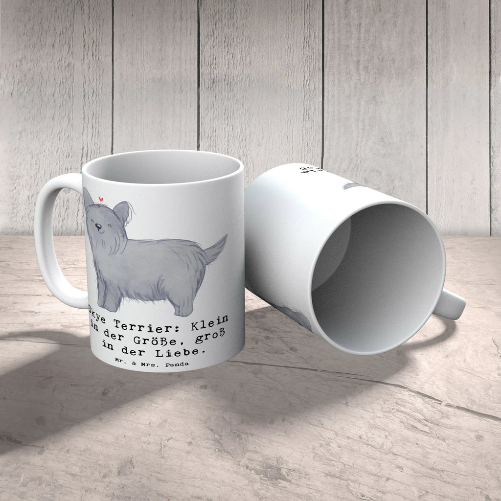 Mug Skye Terrier: Klein in der Größe, groß in der Liebe. Tasse mit Motiven, Tasse mit Zitaten, Porzellantasse, Geschenktasse, Kaffeetasse, Bürotasse, Teetasse, Tasse, Keramiktasse, Hund, Hunderasse, Rassehund, Hundebesitzer, Geschenk, Tierfreund, Schenken, Welpe