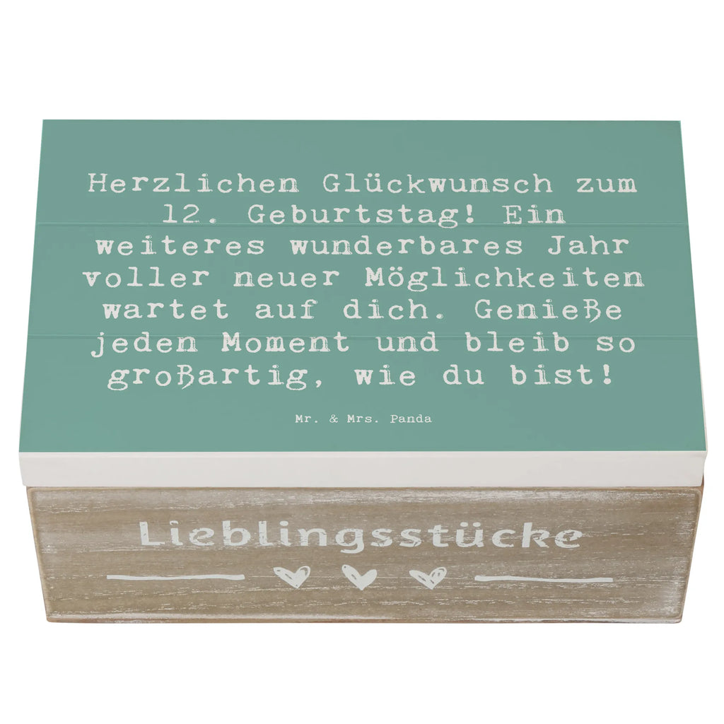 Wooden chest Saying Herzlichen Glückwunsch zum 12. Geburtstag! Ein weiteres wunderbares Jahr voller neuer Möglichkeiten wartet auf dich. Genieße jeden Moment und bleib so großartig, wie du bist! Aufbewahrungsbox, Dekokiste, Schatzkiste, Kiste, XXL, Erinnerungsbox, Truhe, Geschenkdose, Erinnerungskiste, Holzkiste, Schatulle, Geschenkbox, Geburtstag, Geburtstagsgeschenk, Geschenk