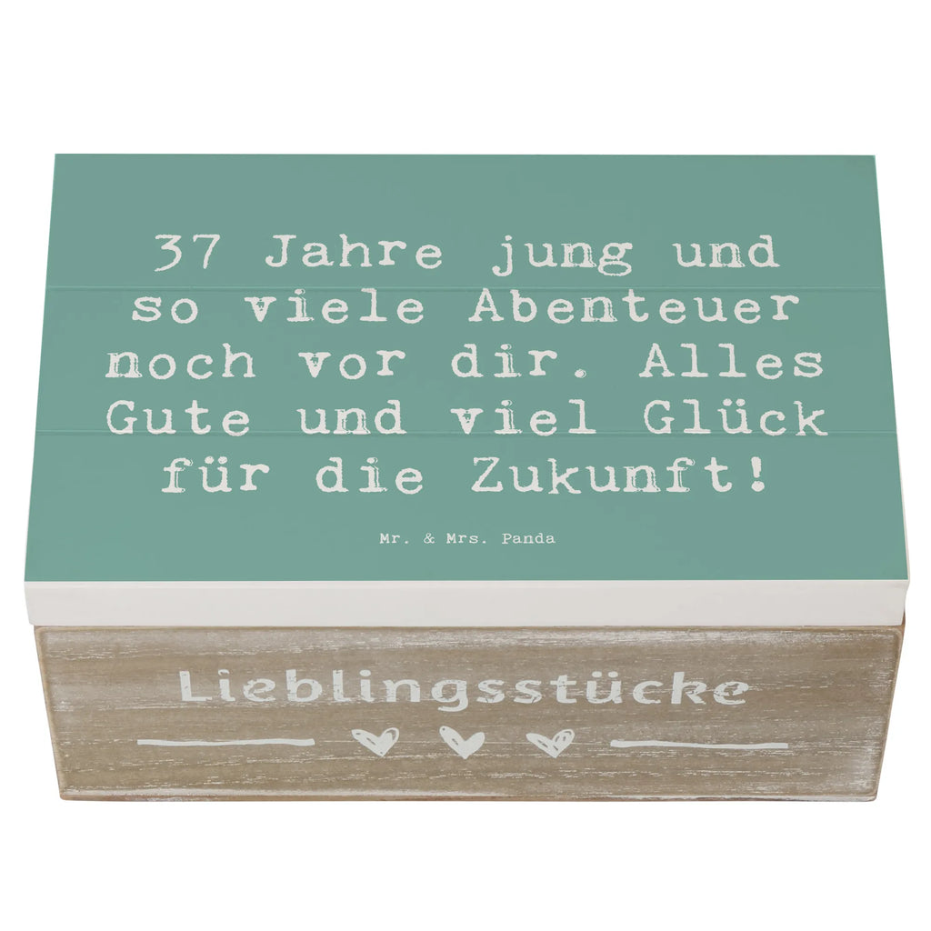 Wooden chest Saying 37 Jahre jung und so viele Abenteuer noch vor dir. Alles Gute und viel Glück für die Zukunft! Dekokiste, Erinnerungsbox, Geschenkdose, Truhe, Schatulle, XXL, Kiste, Schatzkiste, Holzkiste, Erinnerungskiste, Aufbewahrungsbox, Geschenkbox, Geburtstag, Geburtstagsgeschenk, Geschenk