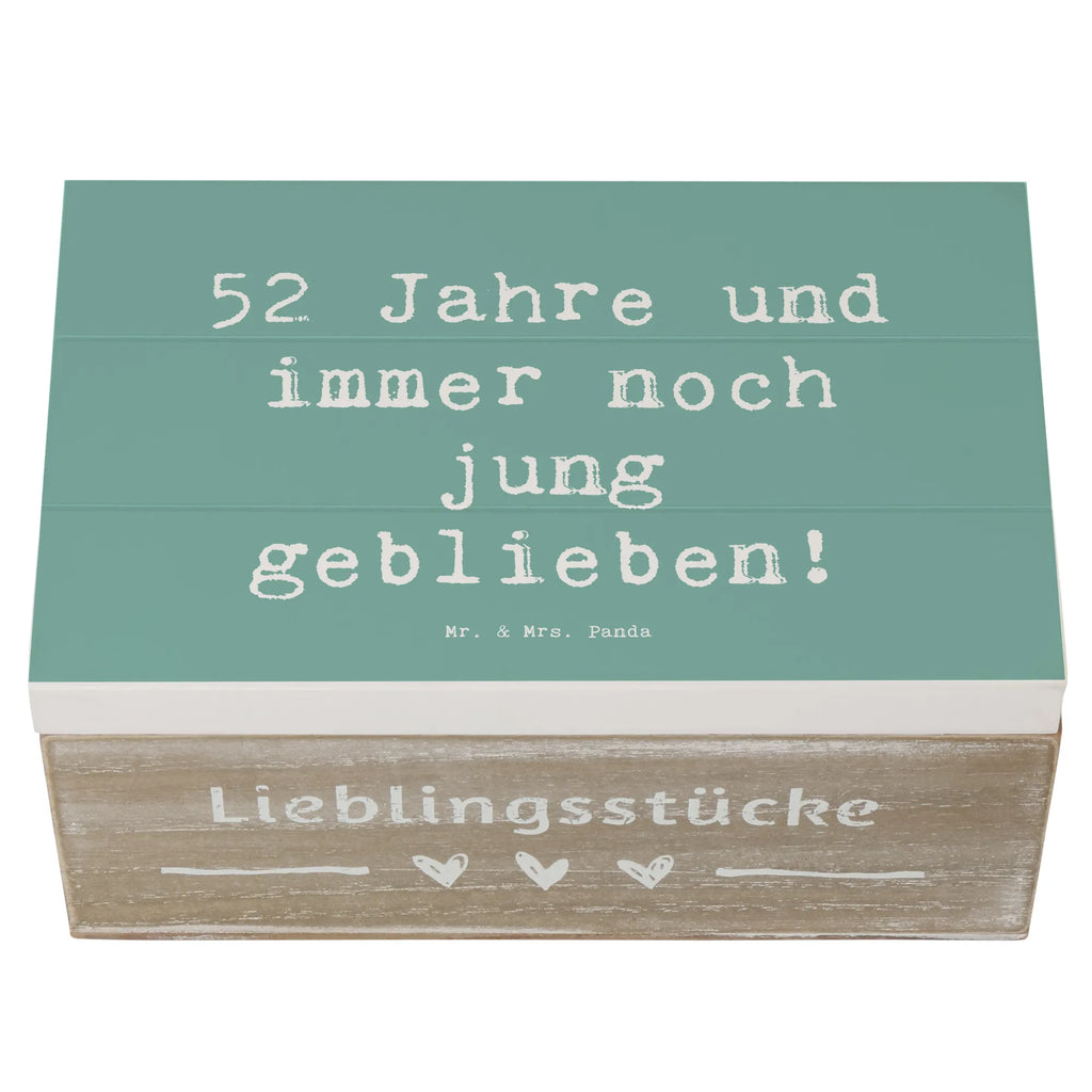 Wooden chest Saying 52 Jahre und immer noch jung geblieben! Kiste, Schatulle, Erinnerungsbox, Holzkiste, Schatzkiste, Geschenkbox, Geschenkdose, Truhe, Dekokiste, Aufbewahrungsbox, Erinnerungskiste, XXL, Geburtstag, Geburtstagsgeschenk, Geschenk