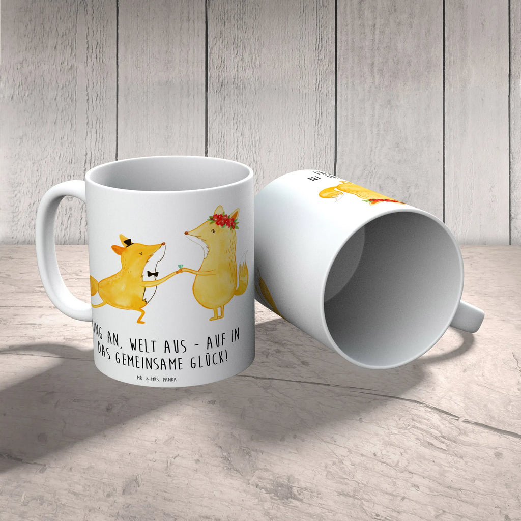Mug Ring an, Welt aus - auf in das gemeinsame Glück! Tasse, Kaffeetasse, Porzellantasse, Tasse mit Motiven, Bürotasse, Geschenktasse, Tasse mit Zitaten, Keramiktasse, Teetasse, Hochzeit, Hochzeitsgeschenk, Ehe, Hochzeitsfeier, Trauung, Trauungsgeschenk, Hochzeitskarte, Verlobungsfeier, Verlobungsgeschenk, Hochzeitsgeschenkideen, Hochzeitsgeschenke für Brautpaar