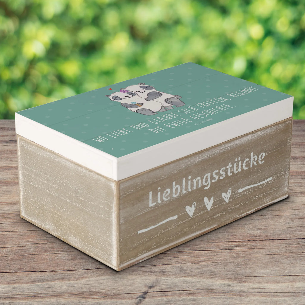 Holzkiste Kirchliche Trauung Liebe Glaube Truhe, Schatulle, Erinnerungsbox, Dekokiste, Geschenkdose, Erinnerungskiste, XXL, Kiste, Aufbewahrungsbox, Holzkiste, Schatzkiste, Geschenkbox, Hochzeit, Hochzeitsgeschenk, Ehe, Hochzeitsfeier, Trauung, Trauungsgeschenk, Hochzeitskarte, Verlobungsfeier, Verlobungsgeschenk, Hochzeitsgeschenkideen, Hochzeitsgeschenke für Brautpaar