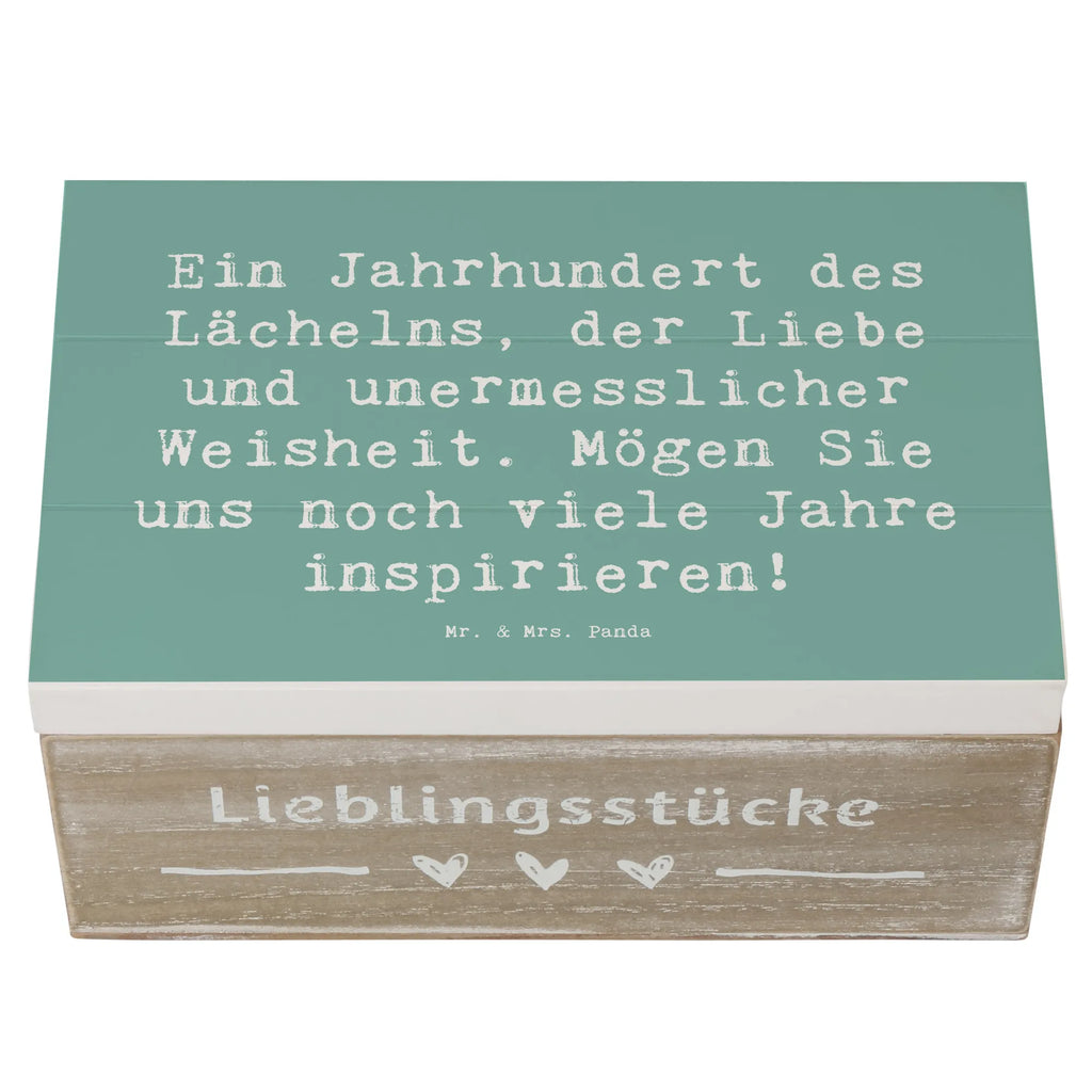 Wooden chest Saying Ein Jahrhundert des Lächelns, der Liebe und unermesslicher Weisheit. Mögen Sie uns noch viele Jahre inspirieren! Truhe, Geschenkbox, Schatulle, Schatzkiste, Geschenkdose, Erinnerungskiste, Kiste, Erinnerungsbox, Dekokiste, XXL, Aufbewahrungsbox, Holzkiste, Geburtstag, Geburtstagsgeschenk, Geschenk