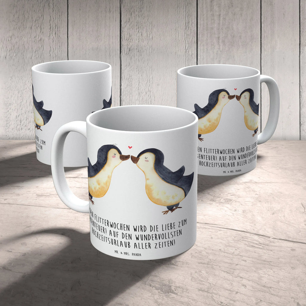 Mug In den Flitterwochen wird die Liebe zum Abenteuer! Auf den wundervollsten Hochzeitsurlaub aller Zeiten! Geschenktasse, Tasse mit Zitaten, Porzellantasse, Kaffeetasse, Keramiktasse, Teetasse, Bürotasse, Tasse mit Motiven, Tasse, Hochzeit, Hochzeitsgeschenk, Ehe, Hochzeitsfeier, Trauung, Trauungsgeschenk, Hochzeitskarte, Verlobungsfeier, Verlobungsgeschenk, Hochzeitsgeschenkideen, Hochzeitsgeschenke für Brautpaar