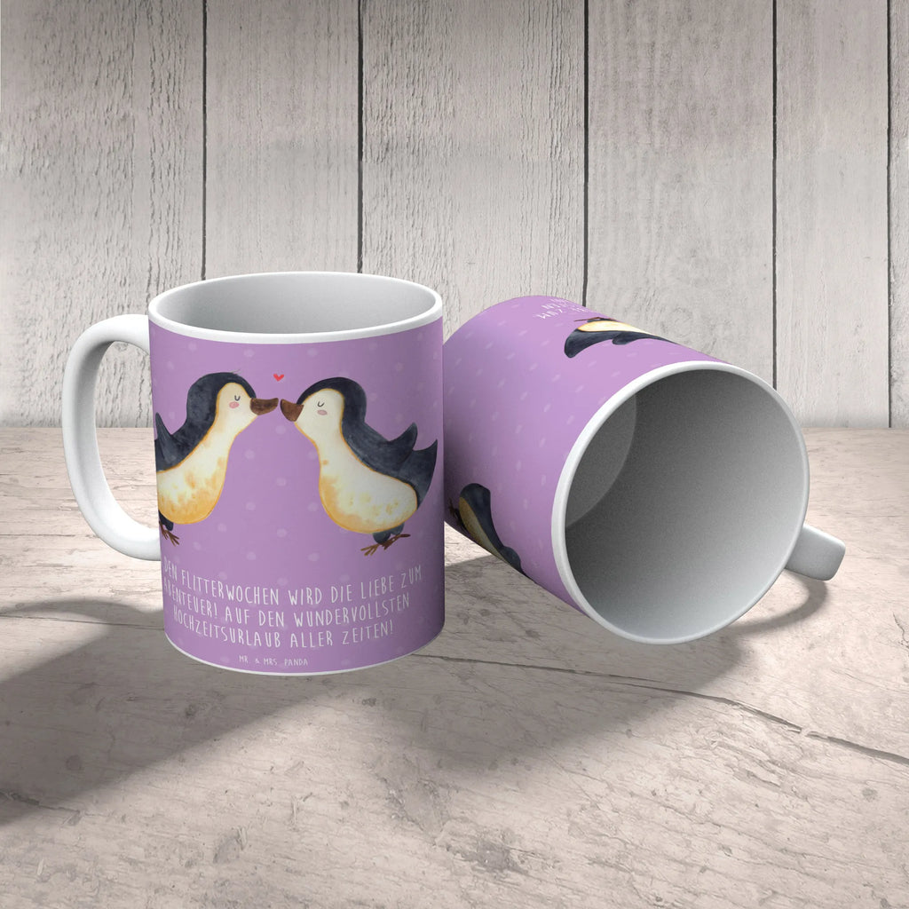 Mug In den Flitterwochen wird die Liebe zum Abenteuer! Auf den wundervollsten Hochzeitsurlaub aller Zeiten! Geschenktasse, Tasse mit Zitaten, Porzellantasse, Kaffeetasse, Keramiktasse, Teetasse, Bürotasse, Tasse mit Motiven, Tasse, Hochzeit, Hochzeitsgeschenk, Ehe, Hochzeitsfeier, Trauung, Trauungsgeschenk, Hochzeitskarte, Verlobungsfeier, Verlobungsgeschenk, Hochzeitsgeschenkideen, Hochzeitsgeschenke für Brautpaar