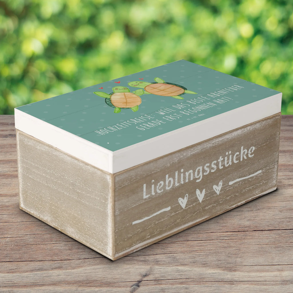 Holzkiste Hochzeitsreise Abenteuer Holztruhe, Holzkisten, Holzboxen, holzschachtel, kiste holz, aufbewahrungskiste mit deckel, Box aus Holz, box holz, Holzkiste, Holzbox, Holzbox mit Deckel, holzschatulle, Holzkiste mit Deckel, Holz Aufbewahrungsbox, Schatulle, holztruhen, Aufbewahrungsbox aus Holz, aufbewahrungsboxen, aufbewahrungstruhe, Aufbewahrungskiste, Aufbewahrungsbox, Aufbewahrungsbox Holz, aufbewahrungskisten, truhe holz, holzkästchen, Trauungsgeschenk, Verlobungsfeier, Verlobungsgeschenk, Hochzeit, Hochzeitsgeschenkideen, Hochzeitsgeschenke für Brautpaar, Ehe, Hochzeitskarte, Hochzeitsgeschenk, Hochzeitsfeier, Trauung