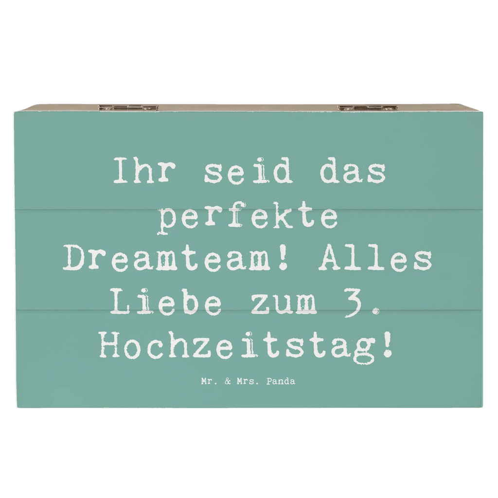 Holzkiste Spruch 3. Hochzeitstag Lederhochzeit Dreamteam holztruhen, Holzkiste mit Deckel, Holz Aufbewahrungsbox, aufbewahrungskisten, holzschatulle, Schatulle, truhe holz, aufbewahrungskiste mit deckel, Holztruhe, kiste holz, Box aus Holz, Holzbox, Aufbewahrungskiste, Aufbewahrungsbox aus Holz, Holzbox mit Deckel, Aufbewahrungsbox, Holzboxen, holzkästchen, aufbewahrungstruhe, aufbewahrungsboxen, box holz, Aufbewahrungsbox Holz, Holzkisten, holzschachtel, Holzkiste, Trauungsgeschenk, Hochzeitsgeschenk, Trauung, Ehe, Hochzeitsfeier, Verlobungsfeier, Hochzeitskarte, Hochzeitsgeschenke für Brautpaar, Verlobungsgeschenk, Hochzeitsgeschenkideen, Hochzeit