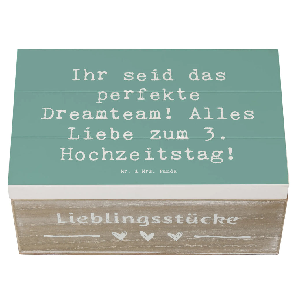 Holzkiste Spruch 3. Hochzeitstag Lederhochzeit Dreamteam holztruhen, Holzkiste mit Deckel, Holz Aufbewahrungsbox, aufbewahrungskisten, holzschatulle, Schatulle, truhe holz, aufbewahrungskiste mit deckel, Holztruhe, kiste holz, Box aus Holz, Holzbox, Aufbewahrungskiste, Aufbewahrungsbox aus Holz, Holzbox mit Deckel, Aufbewahrungsbox, Holzboxen, holzkästchen, aufbewahrungstruhe, aufbewahrungsboxen, box holz, Aufbewahrungsbox Holz, Holzkisten, holzschachtel, Holzkiste, Trauungsgeschenk, Hochzeitsgeschenk, Trauung, Ehe, Hochzeitsfeier, Verlobungsfeier, Hochzeitskarte, Hochzeitsgeschenke für Brautpaar, Verlobungsgeschenk, Hochzeitsgeschenkideen, Hochzeit