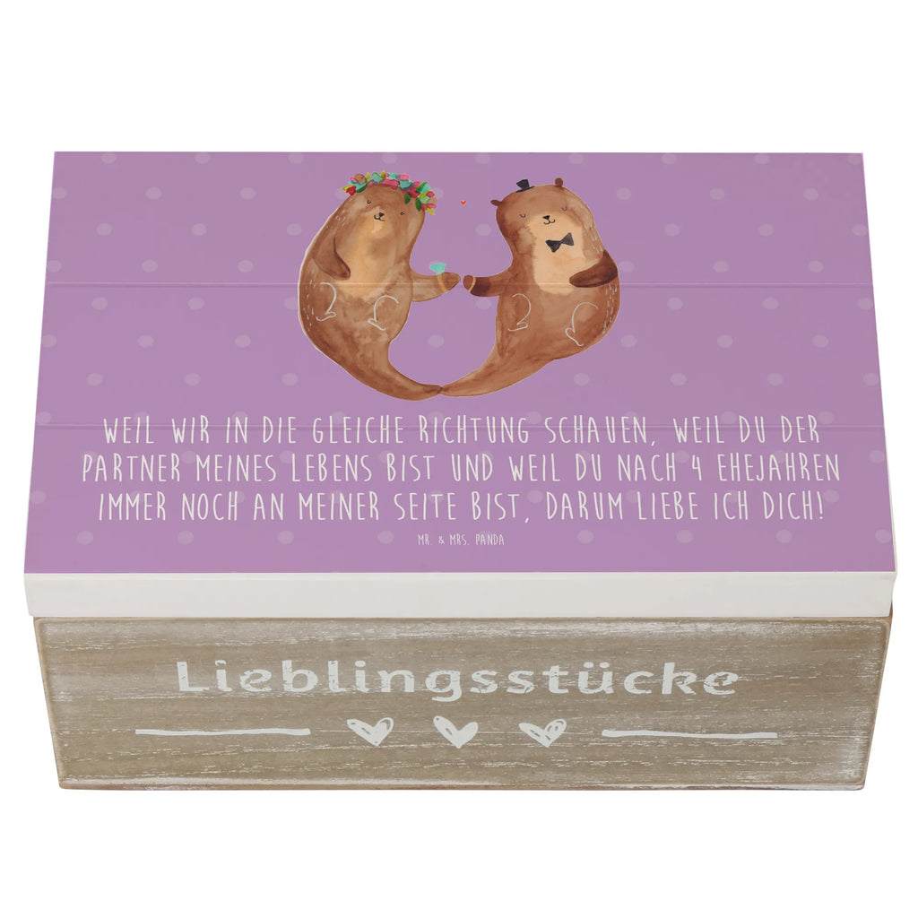 Wooden chest Weil wir in die gleiche Richtung schauen, weil du der Partner meines Lebens bist und weil du nach 4 Ehejahren immer noch an meiner Seite bist, darum liebe ich dich! Holzkiste, Schatzkiste, Aufbewahrungsbox, Truhe, Schatulle, Erinnerungskiste, Erinnerungsbox, Dekokiste, Geschenkbox, Kiste, XXL, Geschenkdose, Hochzeit, Hochzeitsgeschenk, Ehe, Hochzeitsfeier, Trauung, Trauungsgeschenk, Hochzeitskarte, Verlobungsfeier, Verlobungsgeschenk, Hochzeitsgeschenkideen, Hochzeitsgeschenke für Brautpaar