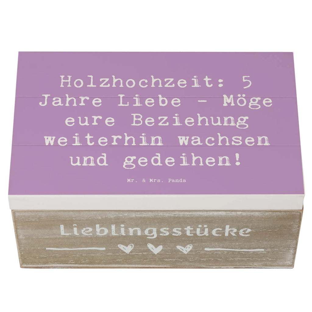 Wooden chest Saying Holzhochzeit: 5 Jahre Liebe - Möge eure Beziehung weiterhin wachsen und gedeihen! Erinnerungsbox, Kiste, Dekokiste, Schatzkiste, Aufbewahrungsbox, Erinnerungskiste, Holzkiste, Schatulle, Truhe, Geschenkdose, Geschenkbox, XXL, Hochzeit, Hochzeitsgeschenk, Ehe, Hochzeitsfeier, Trauung, Trauungsgeschenk, Hochzeitskarte, Verlobungsfeier, Verlobungsgeschenk, Hochzeitsgeschenkideen, Hochzeitsgeschenke für Brautpaar