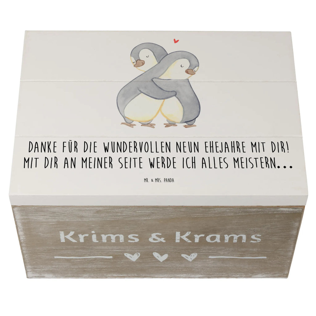 Holzkiste 9. Hochzeitstag Keramikhochzeit Truhe, Kiste, Schatulle, Holzkiste, Erinnerungsbox, XXL, Schatzkiste, Aufbewahrungsbox, Geschenkdose, Dekokiste, Erinnerungskiste, Geschenkbox, Hochzeit, Hochzeitsgeschenk, Ehe, Hochzeitsfeier, Trauung, Trauungsgeschenk, Hochzeitskarte, Verlobungsfeier, Verlobungsgeschenk, Hochzeitsgeschenkideen, Hochzeitsgeschenke für Brautpaar