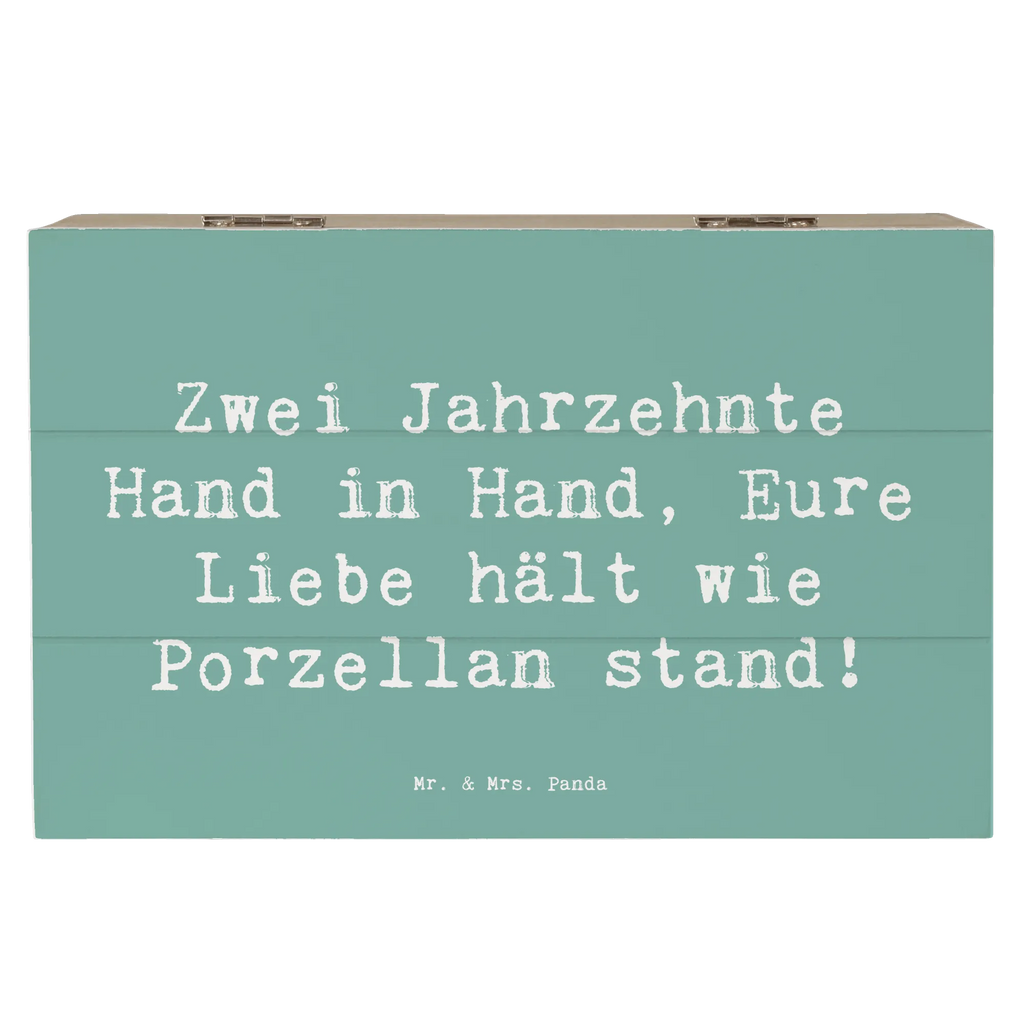 Holzkiste Spruch 20. Hochzeitstag Porzellanhochzeit Geschenkdose, Kiste, Holzkiste, Schatzkiste, Dekokiste, Erinnerungskiste, Truhe, Schatulle, XXL, Erinnerungsbox, Geschenkbox, Aufbewahrungsbox, Hochzeit, Hochzeitsgeschenk, Ehe, Hochzeitsfeier, Trauung, Trauungsgeschenk, Hochzeitskarte, Verlobungsfeier, Verlobungsgeschenk, Hochzeitsgeschenkideen, Hochzeitsgeschenke für Brautpaar