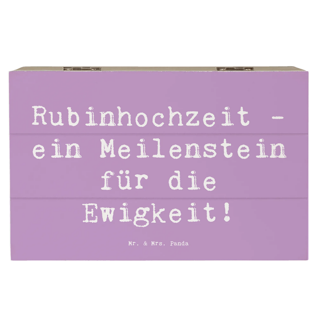 Holzkiste Spruch 40. Hochzeitstag Rubinhochzeit Dekokiste, Kiste, Geschenkbox, XXL, Aufbewahrungsbox, Geschenkdose, Erinnerungsbox, Schatulle, Holzkiste, Schatzkiste, Erinnerungskiste, Truhe, Hochzeit, Hochzeitsgeschenk, Ehe, Hochzeitsfeier, Trauung, Trauungsgeschenk, Hochzeitskarte, Verlobungsfeier, Verlobungsgeschenk, Hochzeitsgeschenkideen, Hochzeitsgeschenke für Brautpaar