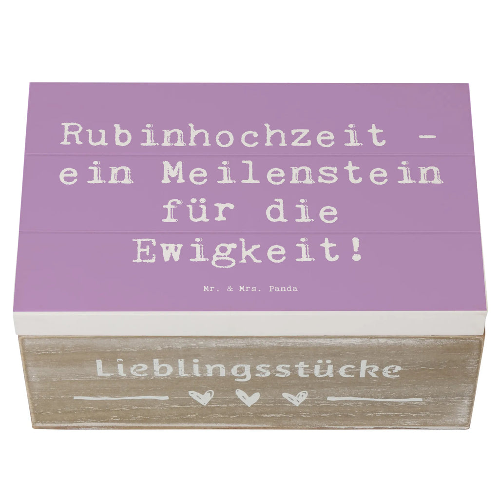 Holzkiste Spruch 40. Hochzeitstag Rubinhochzeit Dekokiste, Kiste, Geschenkbox, XXL, Aufbewahrungsbox, Geschenkdose, Erinnerungsbox, Schatulle, Holzkiste, Schatzkiste, Erinnerungskiste, Truhe, Hochzeit, Hochzeitsgeschenk, Ehe, Hochzeitsfeier, Trauung, Trauungsgeschenk, Hochzeitskarte, Verlobungsfeier, Verlobungsgeschenk, Hochzeitsgeschenkideen, Hochzeitsgeschenke für Brautpaar