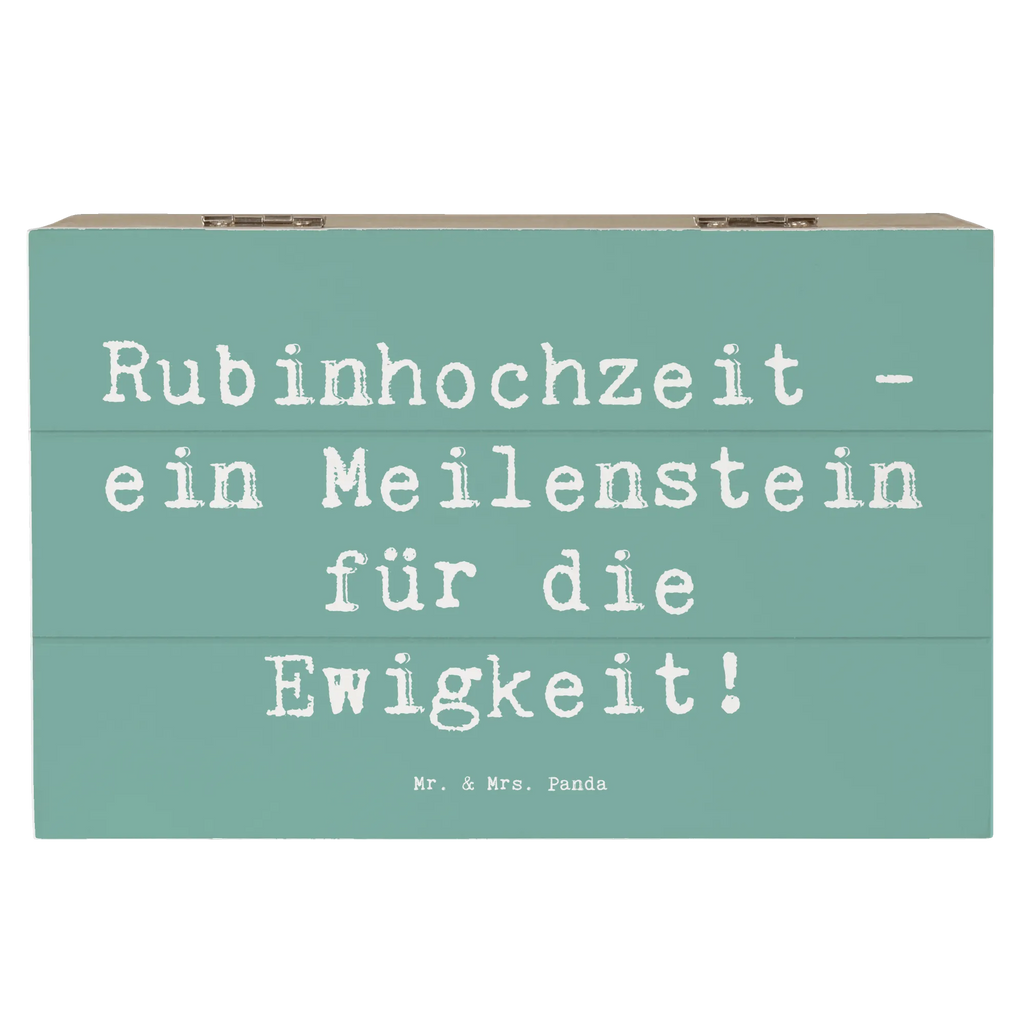 Holzkiste Spruch 40. Hochzeitstag Rubinhochzeit Dekokiste, Kiste, Geschenkbox, XXL, Aufbewahrungsbox, Geschenkdose, Erinnerungsbox, Schatulle, Holzkiste, Schatzkiste, Erinnerungskiste, Truhe, Hochzeit, Hochzeitsgeschenk, Ehe, Hochzeitsfeier, Trauung, Trauungsgeschenk, Hochzeitskarte, Verlobungsfeier, Verlobungsgeschenk, Hochzeitsgeschenkideen, Hochzeitsgeschenke für Brautpaar