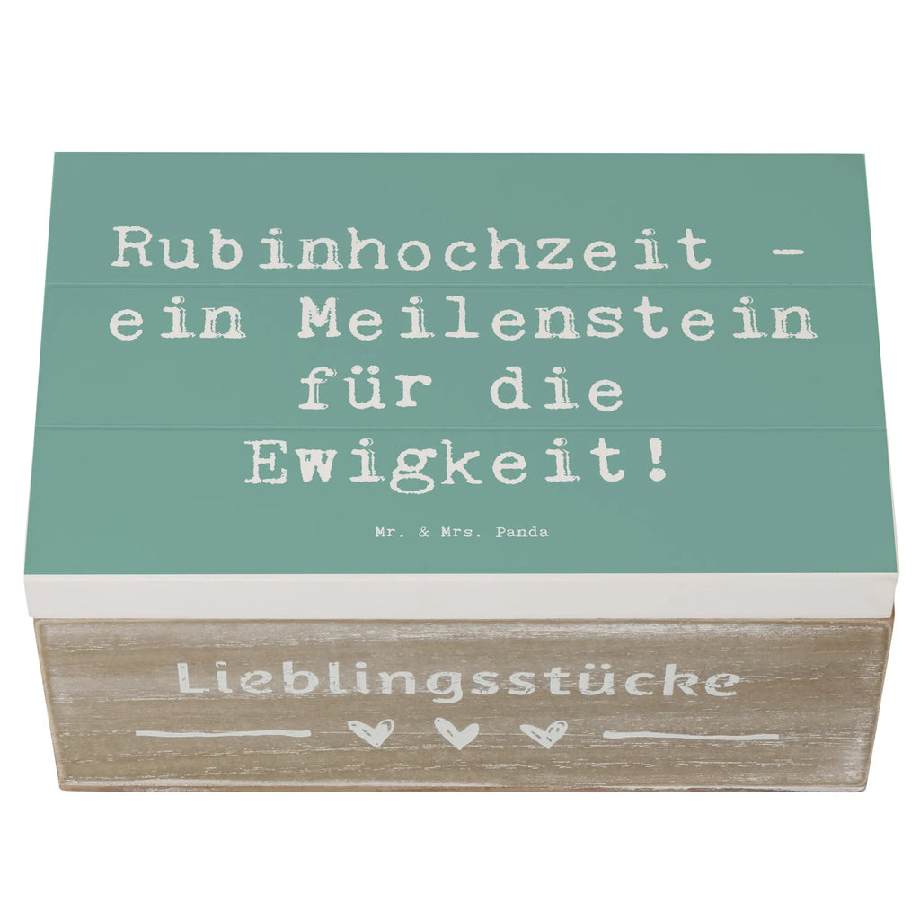 Holzkiste Spruch 40. Hochzeitstag Rubinhochzeit Dekokiste, Kiste, Geschenkbox, XXL, Aufbewahrungsbox, Geschenkdose, Erinnerungsbox, Schatulle, Holzkiste, Schatzkiste, Erinnerungskiste, Truhe, Hochzeit, Hochzeitsgeschenk, Ehe, Hochzeitsfeier, Trauung, Trauungsgeschenk, Hochzeitskarte, Verlobungsfeier, Verlobungsgeschenk, Hochzeitsgeschenkideen, Hochzeitsgeschenke für Brautpaar