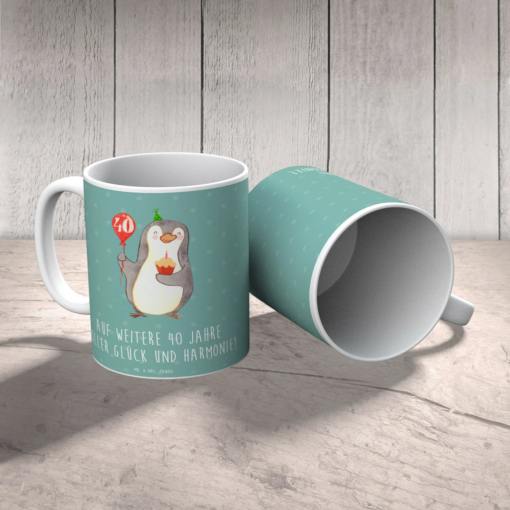 Mug Auf weitere 40 Jahre voller Glück und Harmonie! Tasse mit Motiven, Tasse mit Zitaten, Teetasse, Kaffeetasse, Tasse, Geschenktasse, Keramiktasse, Bürotasse, Porzellantasse, Hochzeit, Hochzeitsgeschenk, Ehe, Hochzeitsfeier, Trauung, Trauungsgeschenk, Hochzeitskarte, Verlobungsfeier, Verlobungsgeschenk, Hochzeitsgeschenkideen, Hochzeitsgeschenke für Brautpaar