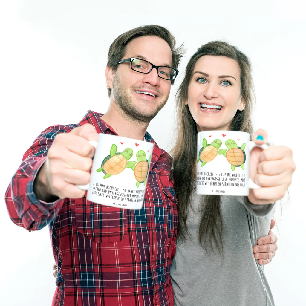 Mug 3. Goldene Hochzeit - 50 Jahre voller Liebe, Lachen und unvergesslicher Momente. Möge eure Liebe weiterhin so strahlen wie Gold! Tasse mit Motiven, Teetasse, Bürotasse, Tasse, Tasse mit Zitaten, Kaffeetasse, Geschenktasse, Porzellantasse, Keramiktasse, Hochzeit, Hochzeitsgeschenk, Ehe, Hochzeitsfeier, Trauung, Trauungsgeschenk, Hochzeitskarte, Verlobungsfeier, Verlobungsgeschenk, Hochzeitsgeschenkideen, Hochzeitsgeschenke für Brautpaar