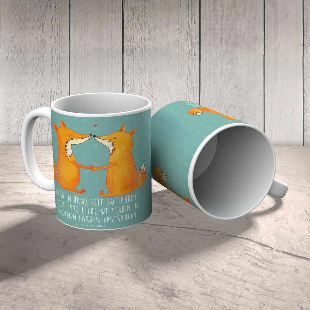 Mug Hand in Hand seit 50 Jahren, möge eure Liebe weiterhin in goldenen Farben erstrahlen. Bürotasse, Porzellantasse, Tasse mit Motiven, Geschenktasse, Teetasse, Kaffeetasse, Keramiktasse, Tasse, Tasse mit Zitaten, Hochzeit, Hochzeitsgeschenk, Ehe, Hochzeitsfeier, Trauung, Trauungsgeschenk, Hochzeitskarte, Verlobungsfeier, Verlobungsgeschenk, Hochzeitsgeschenkideen, Hochzeitsgeschenke für Brautpaar