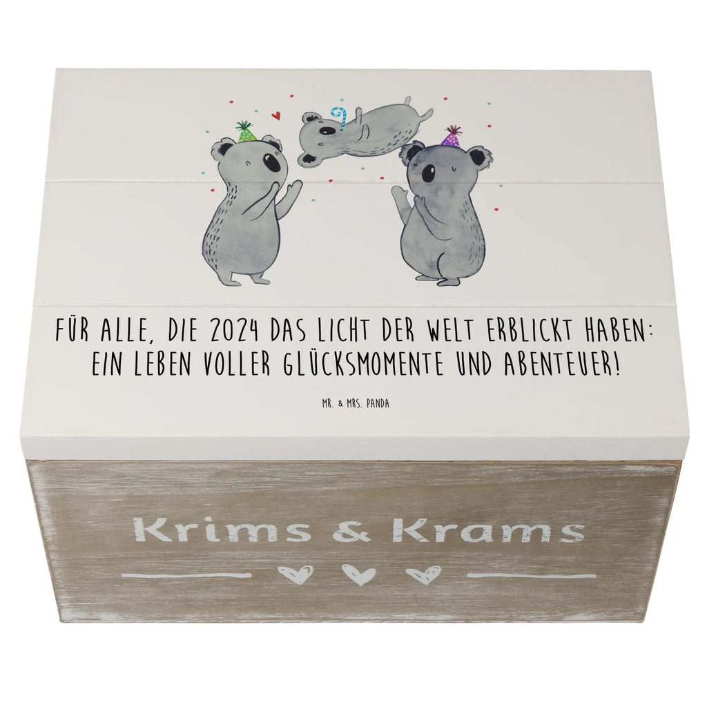 Wooden chest Für alle, die 2024 das Licht der Welt erblickt haben: Ein Leben voller Glücksmomente und Abenteuer! Geschenkbox, Schatzkiste, Geschenkdose, XXL, Aufbewahrungsbox, Dekokiste, Erinnerungsbox, Holzkiste, Kiste, Schatulle, Truhe, Erinnerungskiste, Geburtstag, Geburtstagsgeschenk, Geschenk