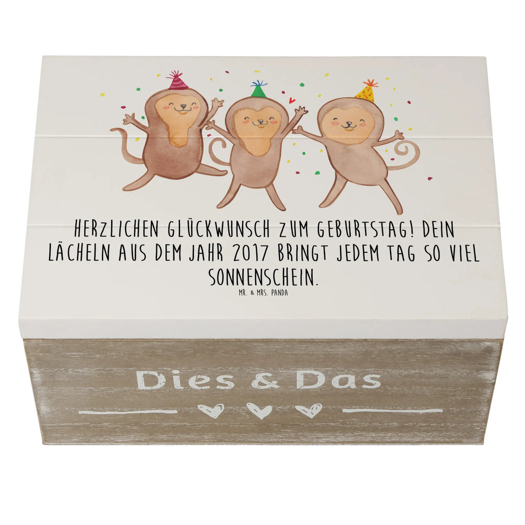 Wooden chest Herzlichen Glückwunsch zum Geburtstag! Dein Lächeln aus dem Jahr 2017 bringt jedem Tag so viel Sonnenschein. Holzkiste mit Deckel, Holzbox mit Deckel, Kiste mit Deckel, Aufbewahrungsbox aus Holz, truhe mit deckel, geschenkbox mit deckel, geschenkkiste, Erinnerungskiste, Truhe, fotobox, Box, schatztruhe, Erinnerungsbox, Aufbewahrungstruhe, Holztruhe, holzschachtel, Schatzkiste, schatzkiste holz, schmuckbox, schmuckkiste, fotokiste, holzschatulle, aufbewahrungskiste mit deckel, truhe holz, Holzkiste, holzkästchen, box holz, Box aus Holz, Holzbox, Holz Aufbewahrungsbox, Aufbewahrungsbox Holz, Aufbewahrungsbox, erinnerungsbox holz, Kiste, Schatulle, geschenkbox holz, schmucktruhe, kiste holz, Aufbewahrungskiste, Geschenkbox, Geschenk, Geburtstag, Geburtstagsgeschenk