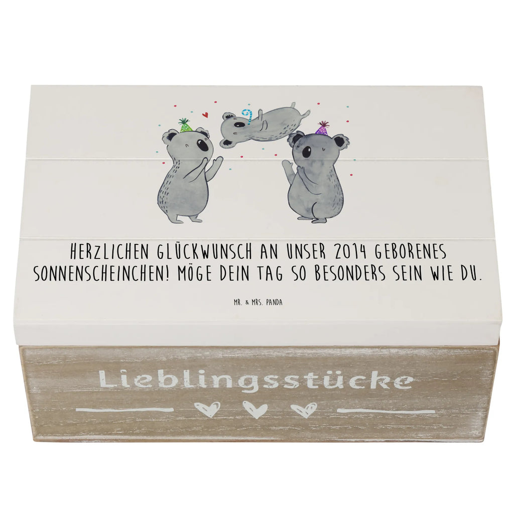 Wooden chest Herzlichen Glückwunsch an unser 2014 geborenes Sonnenscheinchen! Möge dein Tag so besonders sein wie du. Aufbewahrungsbox, Geschenkdose, Schatulle, Schatzkiste, Holzkiste, Erinnerungsbox, Truhe, Erinnerungskiste, Geschenkbox, Dekokiste, XXL, Kiste, Geburtstag, Geburtstagsgeschenk, Geschenk