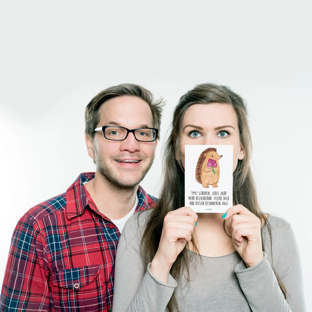Postcard 1997 geboren, jedes Jahr mehr bezaubernd. Feiere dich und diesen besonderen Tag! Karte, Grußkarte, Ansichtskarten, Einladungskarte, Einladungskarten Geburtstag, Geschenkkarte, Einladung Geburtstag, Postkarte, Dankeskarte, Einladung, Ansichtskarte, Geburtstagskarte, Geburtstag, Geburtstagsgeschenk, Geschenk