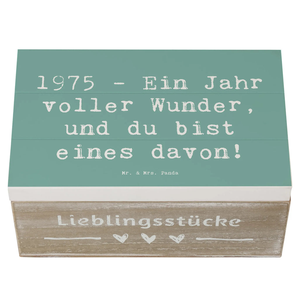 Holzkiste Spruch 1975 Geburtstag Wunder Erinnerungsbox, XXL, Schatzkiste, Truhe, Erinnerungskiste, Geschenkdose, Aufbewahrungsbox, Schatulle, Dekokiste, Holzkiste, Geschenkbox, Kiste, Geburtstag, Geburtstagsgeschenk, Geschenk