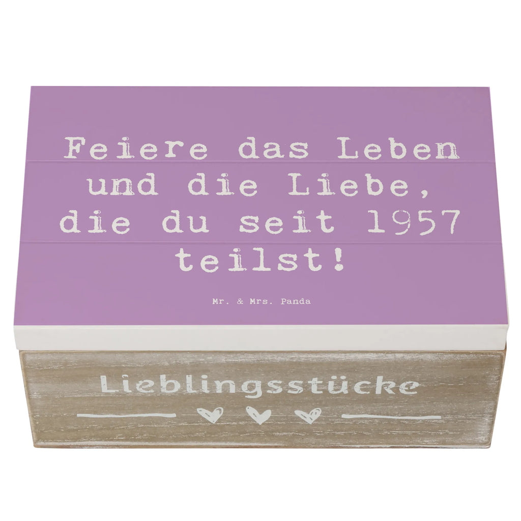 Wooden chest Saying Feiere das Leben und die Liebe, die du seit 1957 teilst! Erinnerungsbox, Truhe, XXL, Dekokiste, Schatulle, Geschenkdose, Erinnerungskiste, Schatzkiste, Holzkiste, Kiste, Aufbewahrungsbox, Geschenkbox, Geburtstag, Geburtstagsgeschenk, Geschenk
